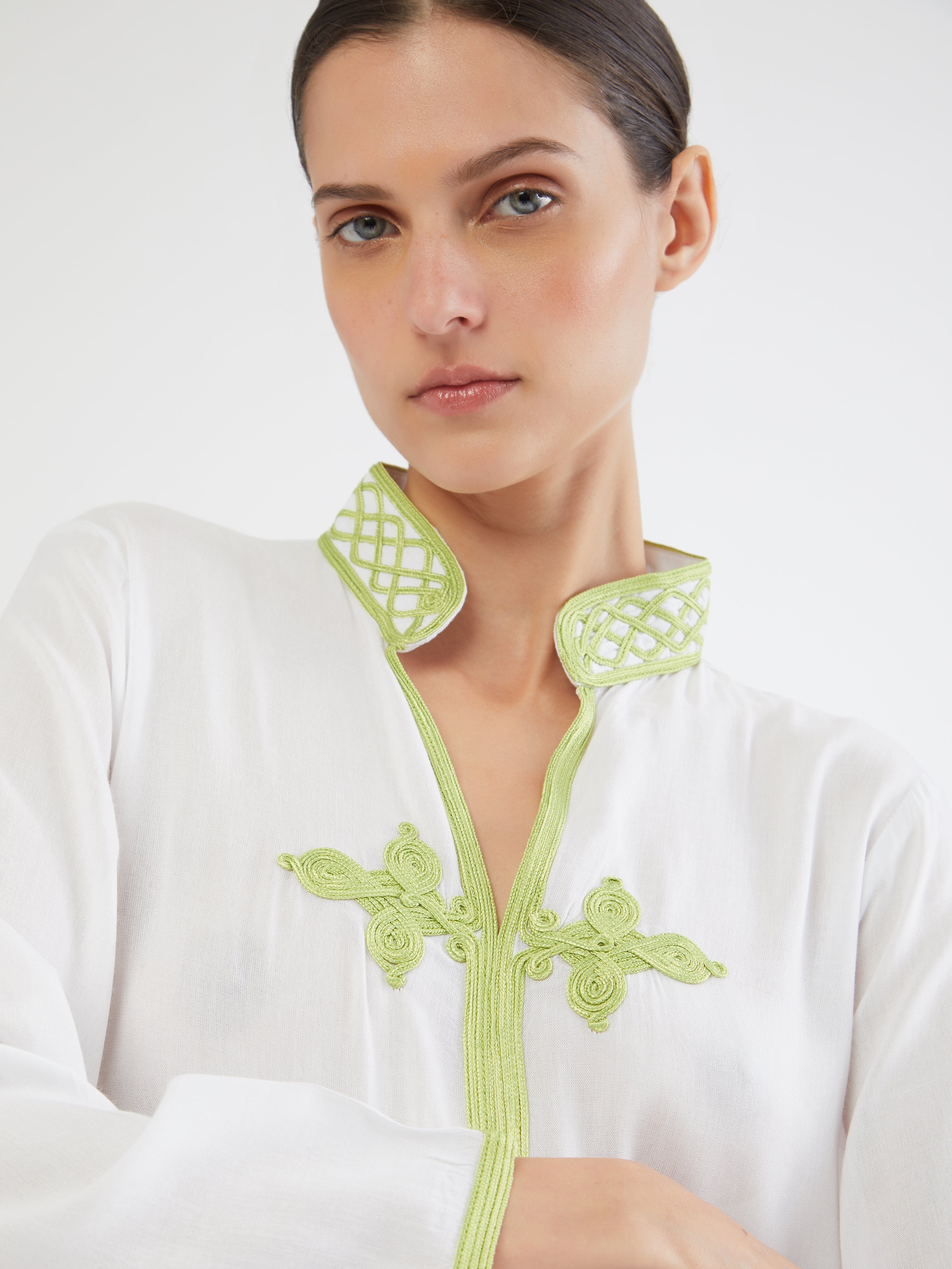Ethical fashion, craftsmanship, sustainable fashion, traditional fashion, ethnic fashion, moda etica, moda sostenibile, tecniche artigianali, moda tradizionale, moda etnica, fatto a mano, handmade, kaftano, kaftan, beachwear, moda di spiaggia, summer wear, bohemian style, boho styile, stile bohemio, stile boho, resort wear, morocco, moda marochina, moroccan fashion, moroccan style, hand embroidery, ricamato a mano, ricamo, ricamo marocchino, moroccan embroidery, colorful kaftan, cotton kaftan, beach style.