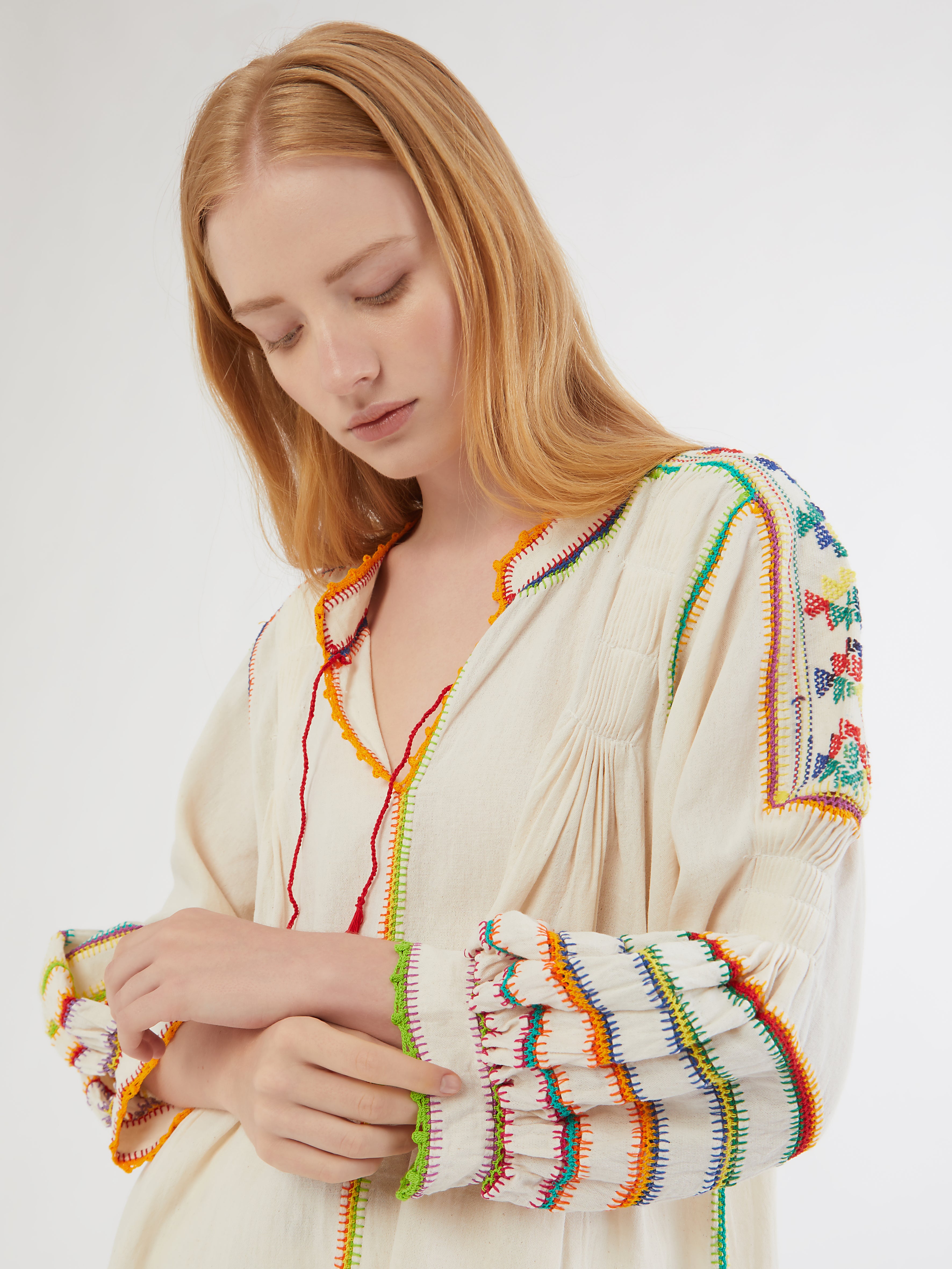 ETHICAL FASHION, CRAFTSMANSHIP, SUSTAINABLE FASHION, TRADITIONAL FASHION, ETHNIC FASHION, BOHEMIAN FASHION, MODA ETICA, MODA SOSTENIBILE, TECNICHE ARTIGIANALI, MODA TRADIZIONALE, MODA ETNICA, BOHEMIAN DRESS, MADE IN MEXICO, HANDMADE IN MEXICO, ZAPOTECA, RICAMATO A MANO, HAND ENBROIDERED, COLORFUL DRESS, RESORT WEAR, Tarahumara COMMUNITY, Chihuahua, EMPOWERING WOMEN, OXACA