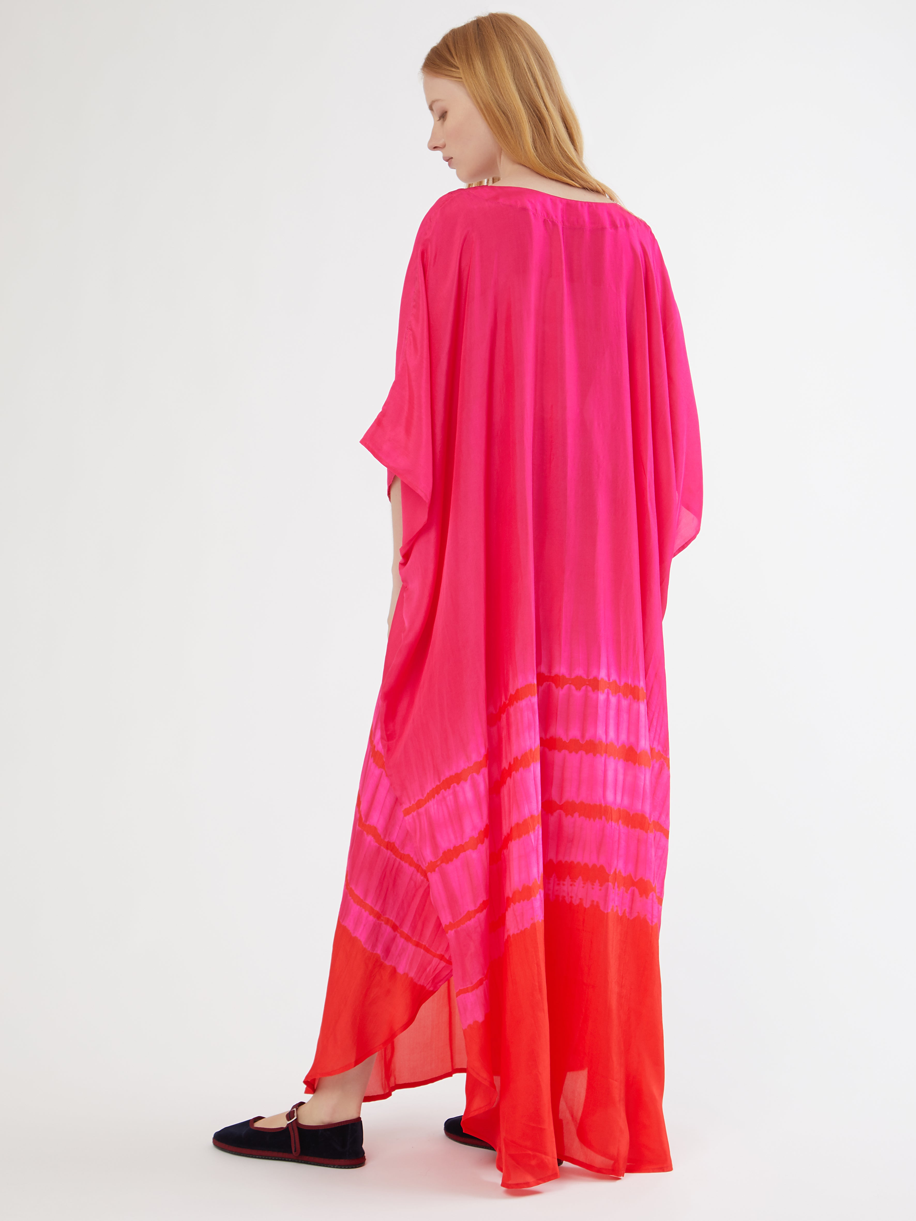 Ethical fashion, craftsmanship, sustainable fashion, traditional fashion, ethnic fashion, moda etica, moda sostenibile, tecniche artigianali, moda tradizionale, moda etnica, fatto a mano, handmade, kaftano, kaftan, beachwear, moda di spiaggia, summer wear, bohemian style, boho styile, stile bohemio, stile boho, resort wear, india, moda indiana, indian fashion, hand dye, tie dye, colorful kaftan, silk kaftan, beach style, hand printed