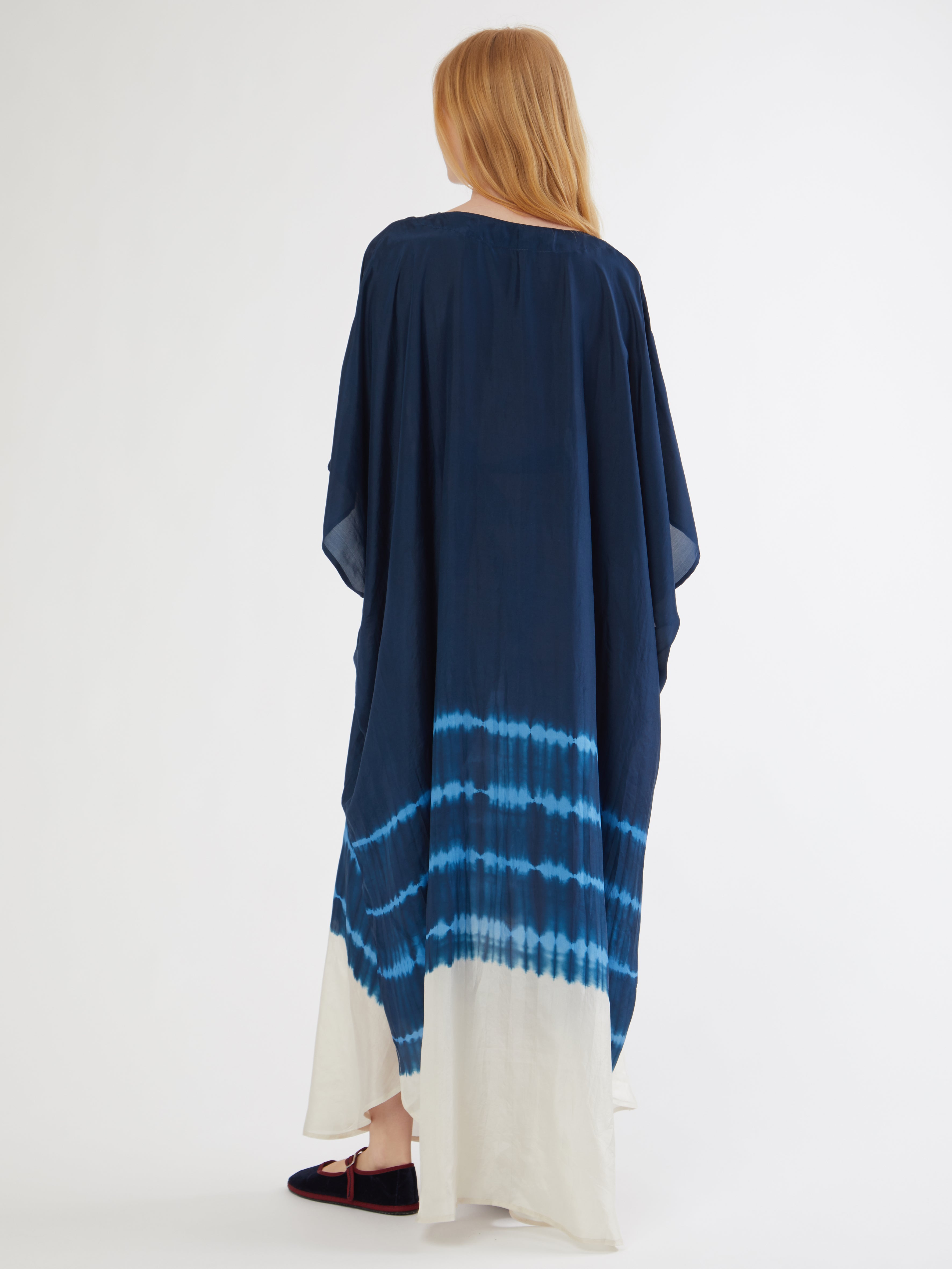 Ethical fashion, craftsmanship, sustainable fashion, traditional fashion, ethnic fashion, moda etica, moda sostenibile, tecniche artigianali, moda tradizionale, moda etnica, fatto a mano, handmade, kaftano, kaftan, beachwear, moda di spiaggia, summer wear, bohemian style, boho styile, stile bohemio, stile boho, resort wear, india, moda indiana, indian fashion, hand dye, tie dye, colorful kaftan, silk kaftan, beach style, hand printed