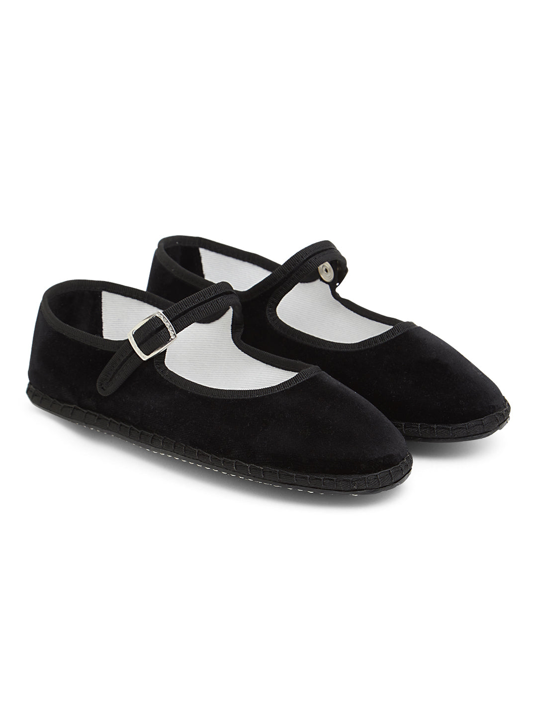 Friulane, furlane, scarpet, velvet shoes, velvet slippers, handmade in Italy, velvet, ETHICAL FASHION, CRAFTSMANSHIP, SUSTAINABLE FASHION, TRADITIONAL FASHION, ETHNIC FASHION, BOHEMIAN FASHION, TRADITONAL ACCESSORIES, HANDMADE SHOES, HANDMADE ACCESSORIES, scarpe di velluto, velluto, fatto a mano in italia, MODA ETICA,  MODA SOSTENIBILE, MODA TRADIZIONALE, MODA ETNICA, VESTITI BOHEMIAN, accessori tradizionali, scarpe fatto a mano, accessori fatti a mano, scarpe tradizionali