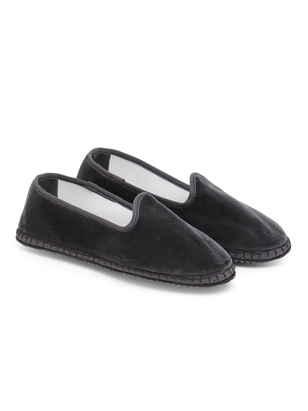Friulane, furlane, scarpet, velvet shoes, velvet slippers, handmade in Italy, velvet, ETHICAL FASHION, CRAFTSMANSHIP, SUSTAINABLE FASHION, TRADITIONAL FASHION, ETHNIC FASHION, BOHEMIAN FASHION, TRADITONAL ACCESSORIES, HANDMADE SHOES, HANDMADE ACCESSORIES, scarpe di velluto, velluto, fatto a mano in italia, MODA ETICA,  MODA SOSTENIBILE, MODA TRADIZIONALE, MODA ETNICA, VESTITI BOHEMIAN, accessori tradizionali, scarpe fatto a mano, accessori fatti a mano, scarpe tradizionali
