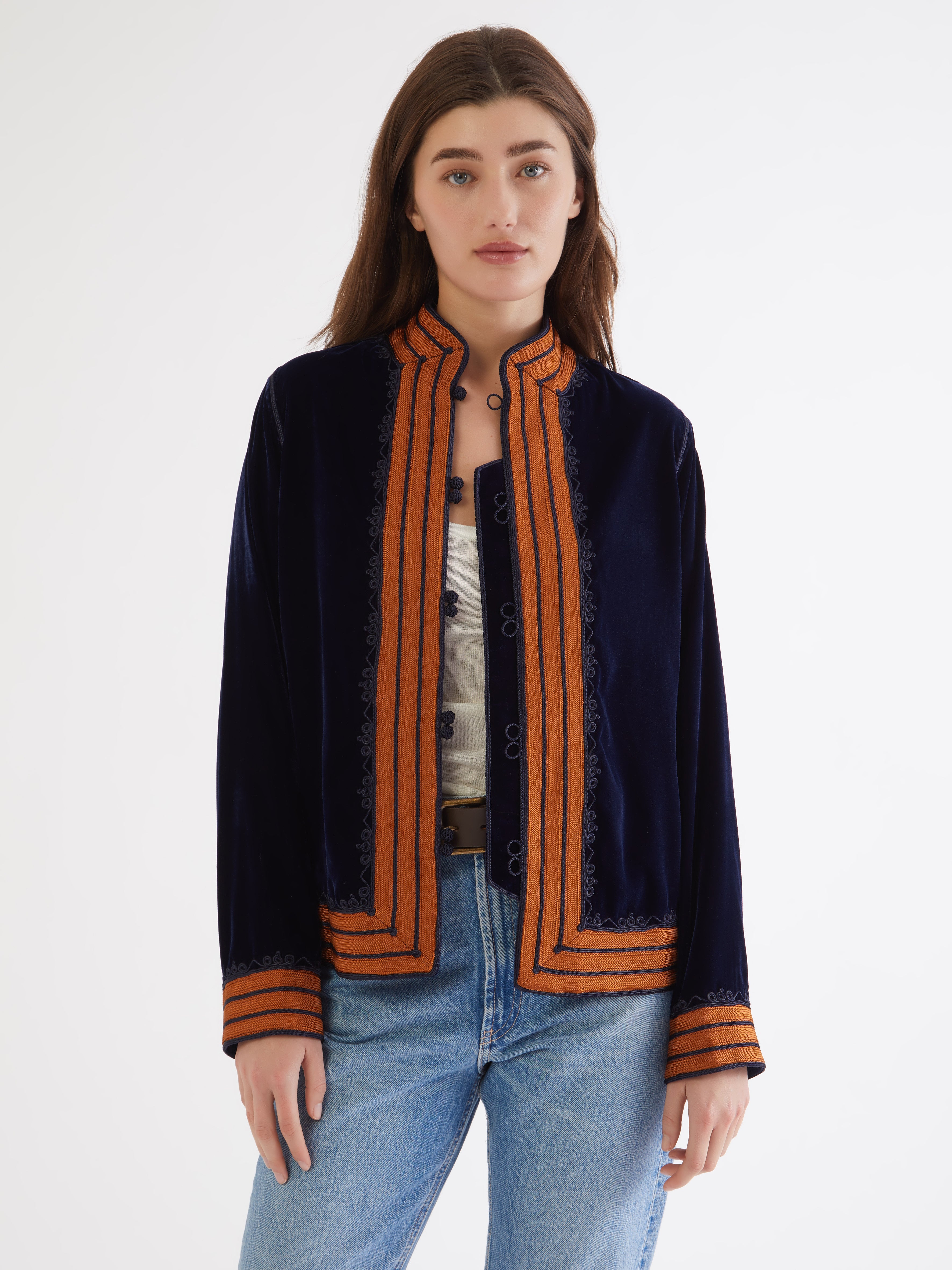 Embroidered in silk threads, Ethical fashion, craftsmanship, sustainable fashion, traditional fashion, ethnic fashion, moda etica, moda sostenibile, tecniche artigianali, moda tradizionale, moda etnica, fatto a mano, handmade, bohemian jacket, boho jacket, midseason jacket, giacca di mezza stagione, ricamo a mano, hand embroidery, silk embroidery, ricamo seta, moroccan jacket, giacca marocchina, collo coreana, giacca di velluto, velvet jacket, giacca di cashmere, cashmere jacket