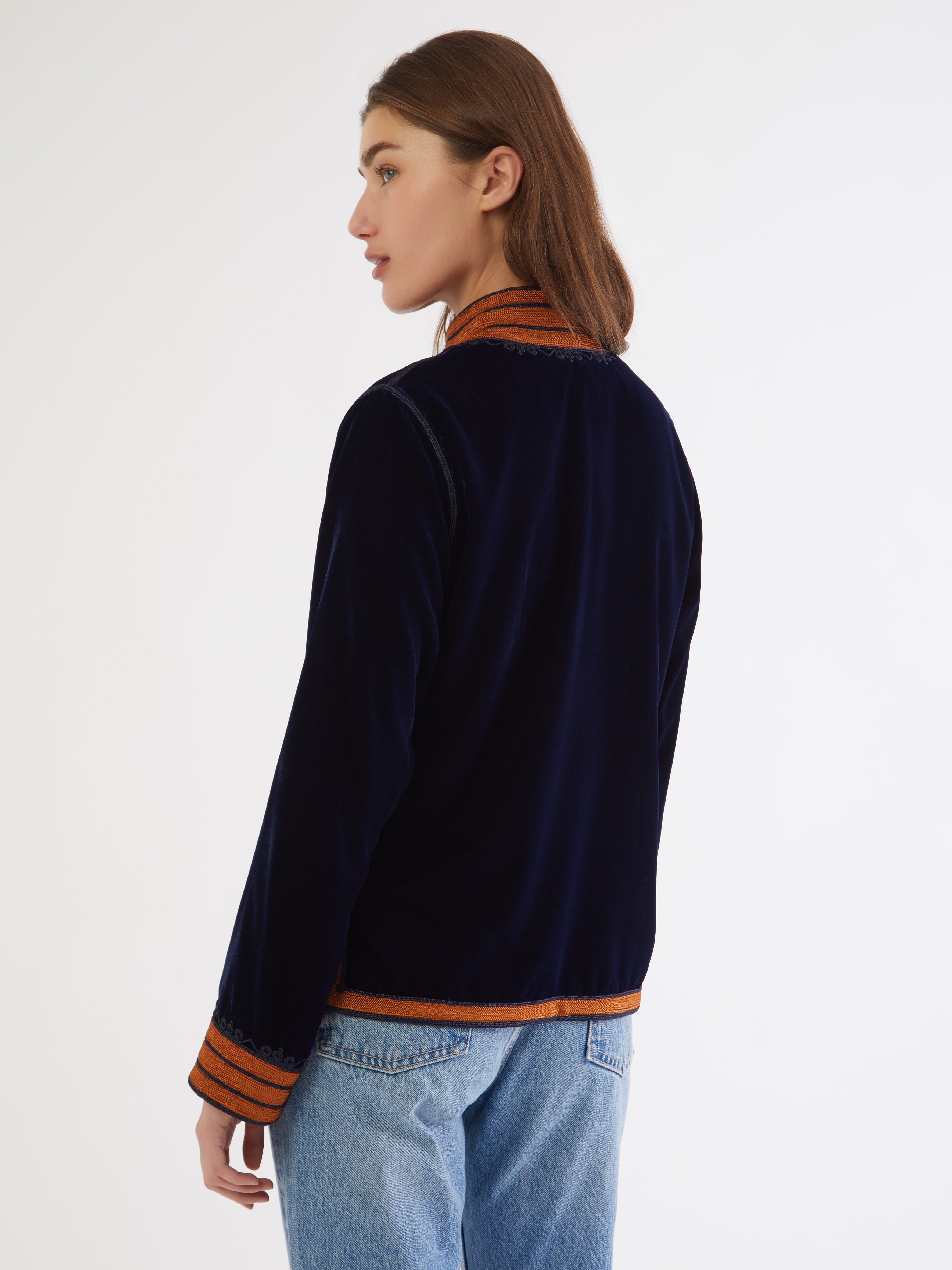 Embroidered in silk threads, Ethical fashion, craftsmanship, sustainable fashion, traditional fashion, ethnic fashion, moda etica, moda sostenibile, tecniche artigianali, moda tradizionale, moda etnica, fatto a mano, handmade, bohemian jacket, boho jacket, midseason jacket, giacca di mezza stagione, ricamo a mano, hand embroidery, silk embroidery, ricamo seta, moroccan jacket, giacca marocchina, collo coreana, giacca di velluto, velvet jacket, giacca di cashmere, cashmere jacket