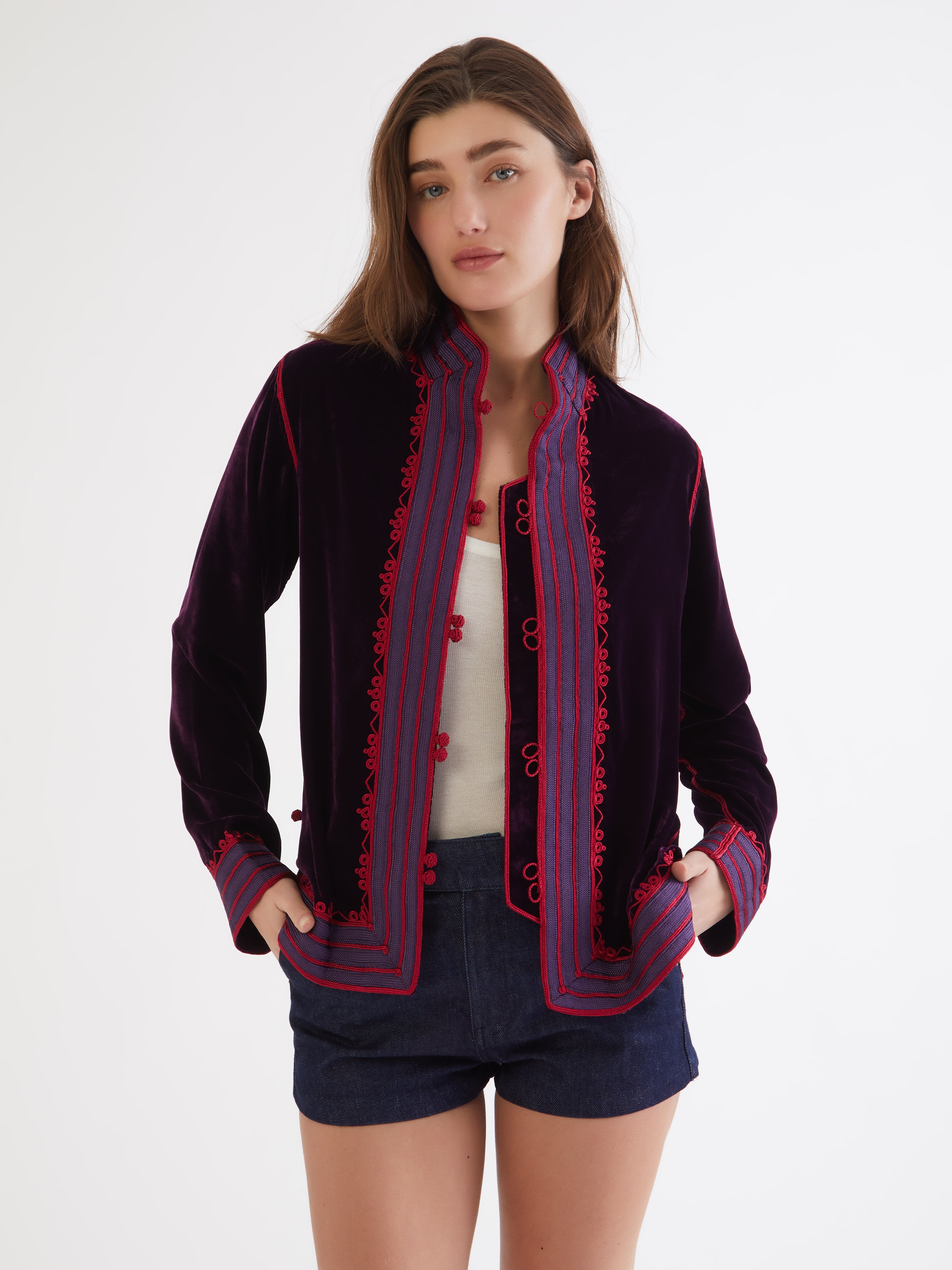 Embroidered in silk threads, Ethical fashion, craftsmanship, sustainable fashion, traditional fashion, ethnic fashion, moda etica, moda sostenibile, tecniche artigianali, moda tradizionale, moda etnica, fatto a mano, handmade, bohemian jacket, boho jacket, midseason jacket, giacca di mezza stagione, ricamo a mano, hand embroidery, silk embroidery, ricamo seta, moroccan jacket, giacca marocchina, collo coreana, giacca di velluto, velvet jacket, giacca di cashmere, cashmere jacket