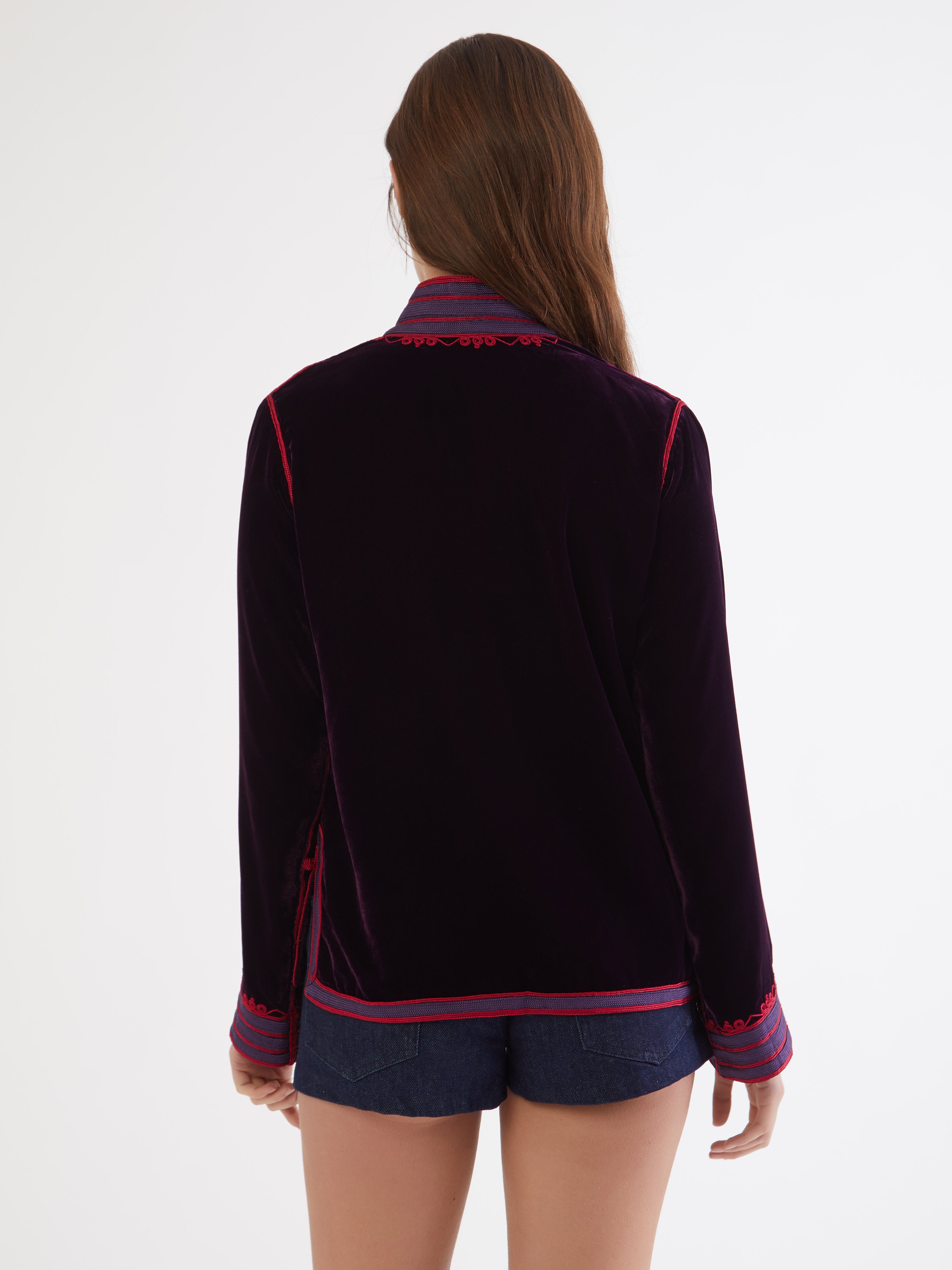 Embroidered in silk threads, Ethical fashion, craftsmanship, sustainable fashion, traditional fashion, ethnic fashion, moda etica, moda sostenibile, tecniche artigianali, moda tradizionale, moda etnica, fatto a mano, handmade, bohemian jacket, boho jacket, midseason jacket, giacca di mezza stagione, ricamo a mano, hand embroidery, silk embroidery, ricamo seta, moroccan jacket, giacca marocchina, collo coreana, giacca di velluto, velvet jacket, giacca di cashmere, cashmere jacket