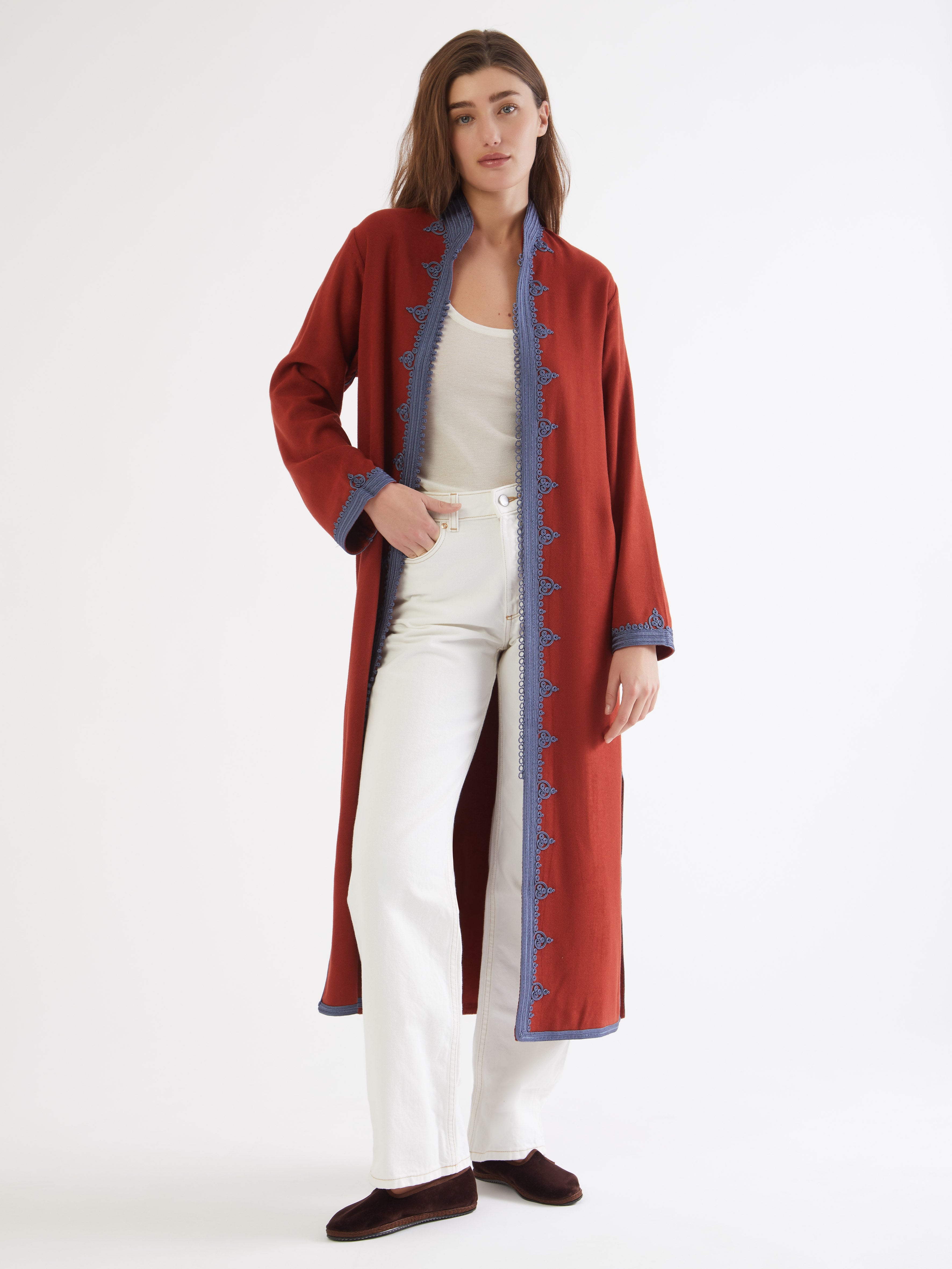 Embroidered in silk threads, Ethical fashion, craftsmanship, sustainable fashion, traditional fashion, ethnic fashion, moda etica, moda sostenibile, tecniche artigianali, moda tradizionale, moda etnica, fatto a mano, handmade, bohemian jacket, boho jacket, midseason jacket, giacca di mezza stagione, ricamo a mano, hand embroidery, silk embroidery, ricamo seta, moroccan jacket, giacca marocchina, collo coreana, giacca di velluto, velvet jacket, giacca di cashmere, cashmere jacket