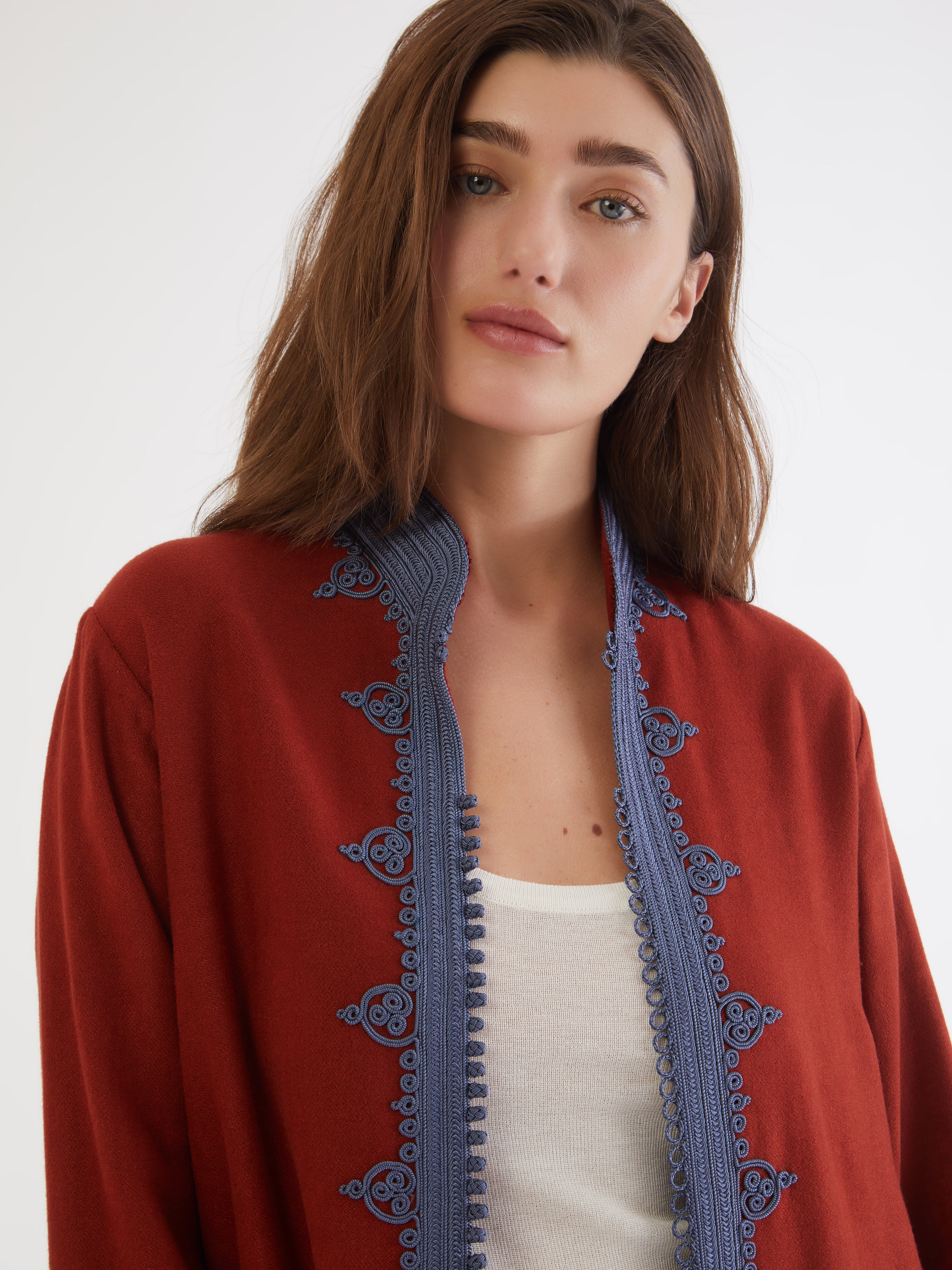 Embroidered in silk threads, Ethical fashion, craftsmanship, sustainable fashion, traditional fashion, ethnic fashion, moda etica, moda sostenibile, tecniche artigianali, moda tradizionale, moda etnica, fatto a mano, handmade, bohemian jacket, boho jacket, midseason jacket, giacca di mezza stagione, ricamo a mano, hand embroidery, silk embroidery, ricamo seta, moroccan jacket, giacca marocchina, collo coreana, giacca di velluto, velvet jacket, giacca di cashmere, cashmere jacket
