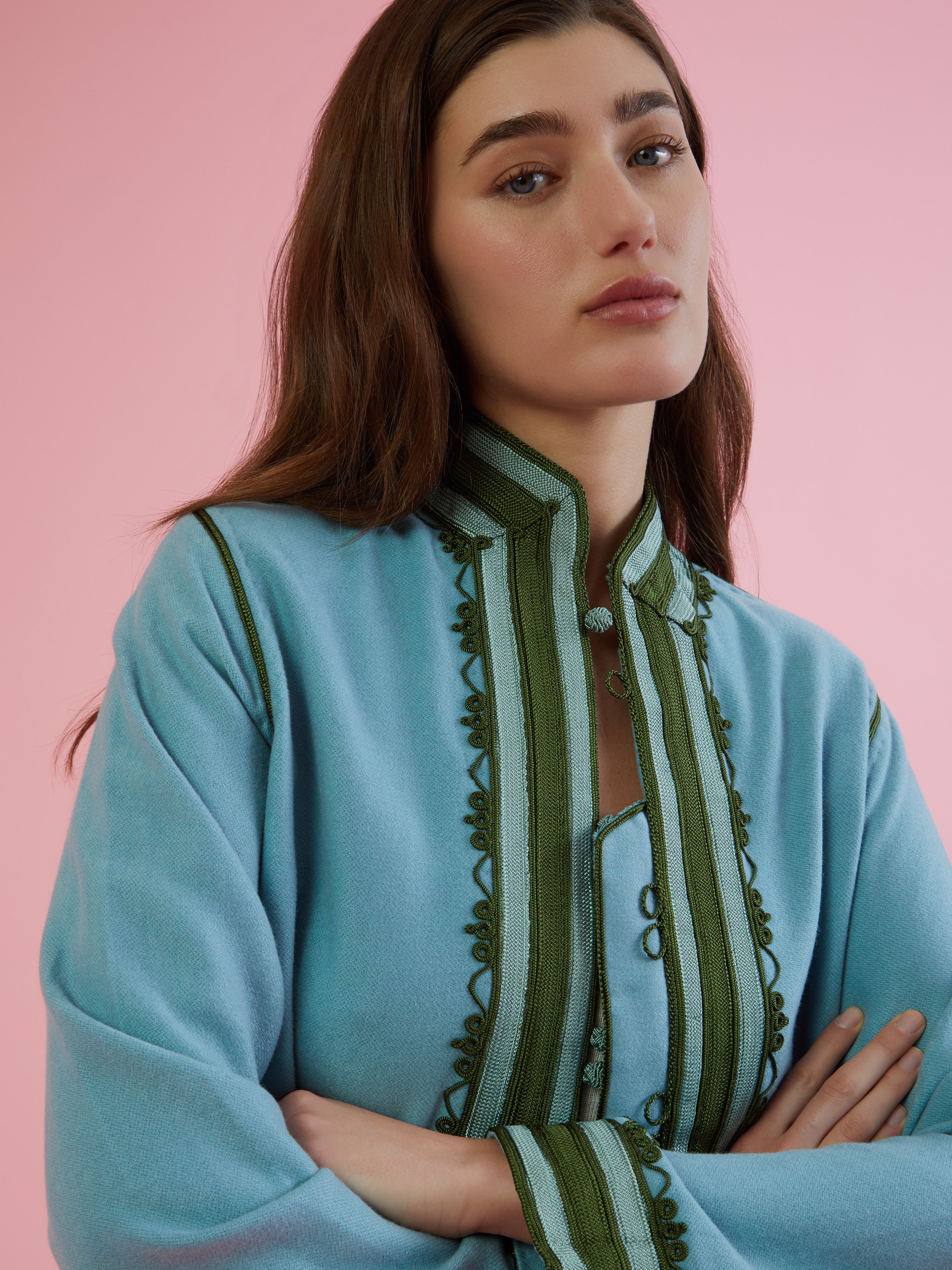 Embroidered in silk threads, Ethical fashion, craftsmanship, sustainable fashion, traditional fashion, ethnic fashion, moda etica, moda sostenibile, tecniche artigianali, moda tradizionale, moda etnica, fatto a mano, handmade, bohemian jacket, boho jacket, midseason jacket, giacca di mezza stagione, ricamo a mano, hand embroidery, silk embroidery, ricamo seta, moroccan jacket, giacca marocchina, collo coreana, giacca di velluto, velvet jacket, giacca di cashmere, cashmere jacket