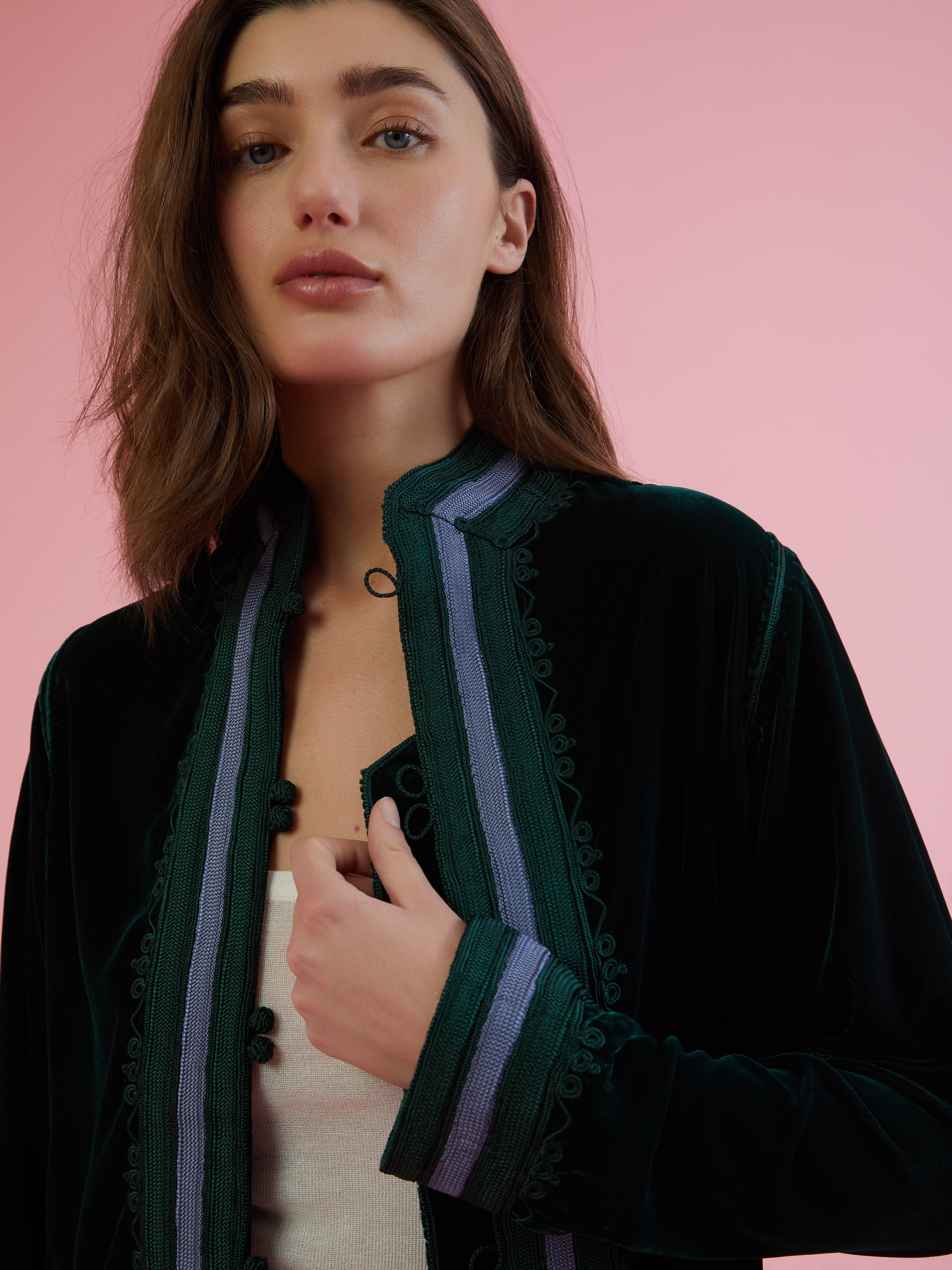 Embroidered in silk threads, Ethical fashion, craftsmanship, sustainable fashion, traditional fashion, ethnic fashion, moda etica, moda sostenibile, tecniche artigianali, moda tradizionale, moda etnica, fatto a mano, handmade, bohemian jacket, boho jacket, midseason jacket, giacca di mezza stagione, ricamo a mano, hand embroidery, silk embroidery, ricamo seta, moroccan jacket, giacca marocchina, collo coreana, giacca di velluto, velvet jacket, giacca di cashmere, cashmere jacket