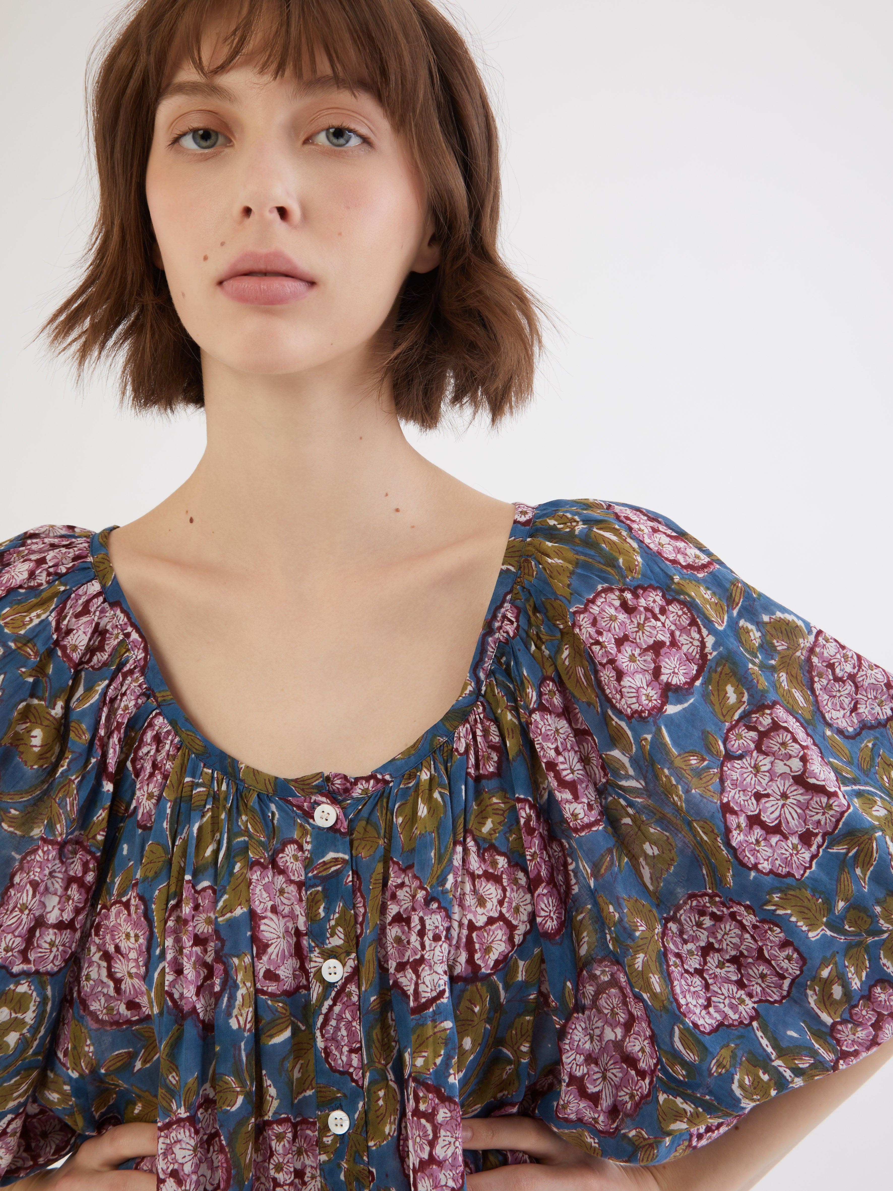 Ethical fashion, craftsmanship, sustainable fashion, traditional fashion, ethnic fashion, moda etica, moda sostenibile, tecniche artigianali, moda tradizionale, moda etnica, fatto a mano, handmade, kaftano, kaftan, beachwear, moda di spiaggia, summer wear, bohemian style, boho styile, stile bohemio, stile boho, resort wear, india, moda indiana, indian fashion, hand dye, tie dye, colorful kaftan, silk kaftan, beach style, hand printed