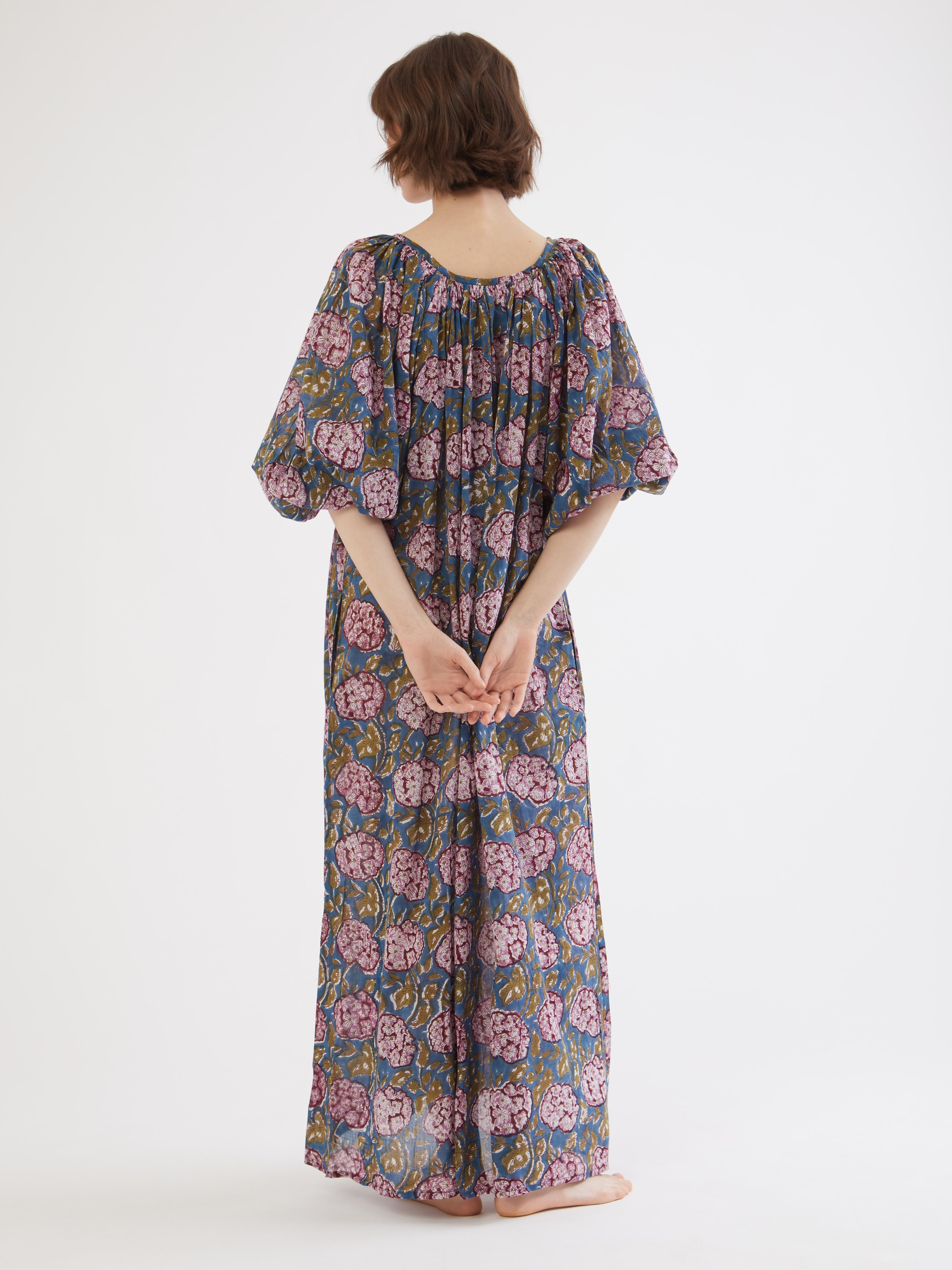 Ethical fashion, craftsmanship, sustainable fashion, traditional fashion, ethnic fashion, moda etica, moda sostenibile, tecniche artigianali, moda tradizionale, moda etnica, fatto a mano, handmade, kaftano, kaftan, beachwear, moda di spiaggia, summer wear, bohemian style, boho styile, stile bohemio, stile boho, resort wear, india, moda indiana, indian fashion, hand dye, tie dye, colorful kaftan, silk kaftan, beach style, hand printed