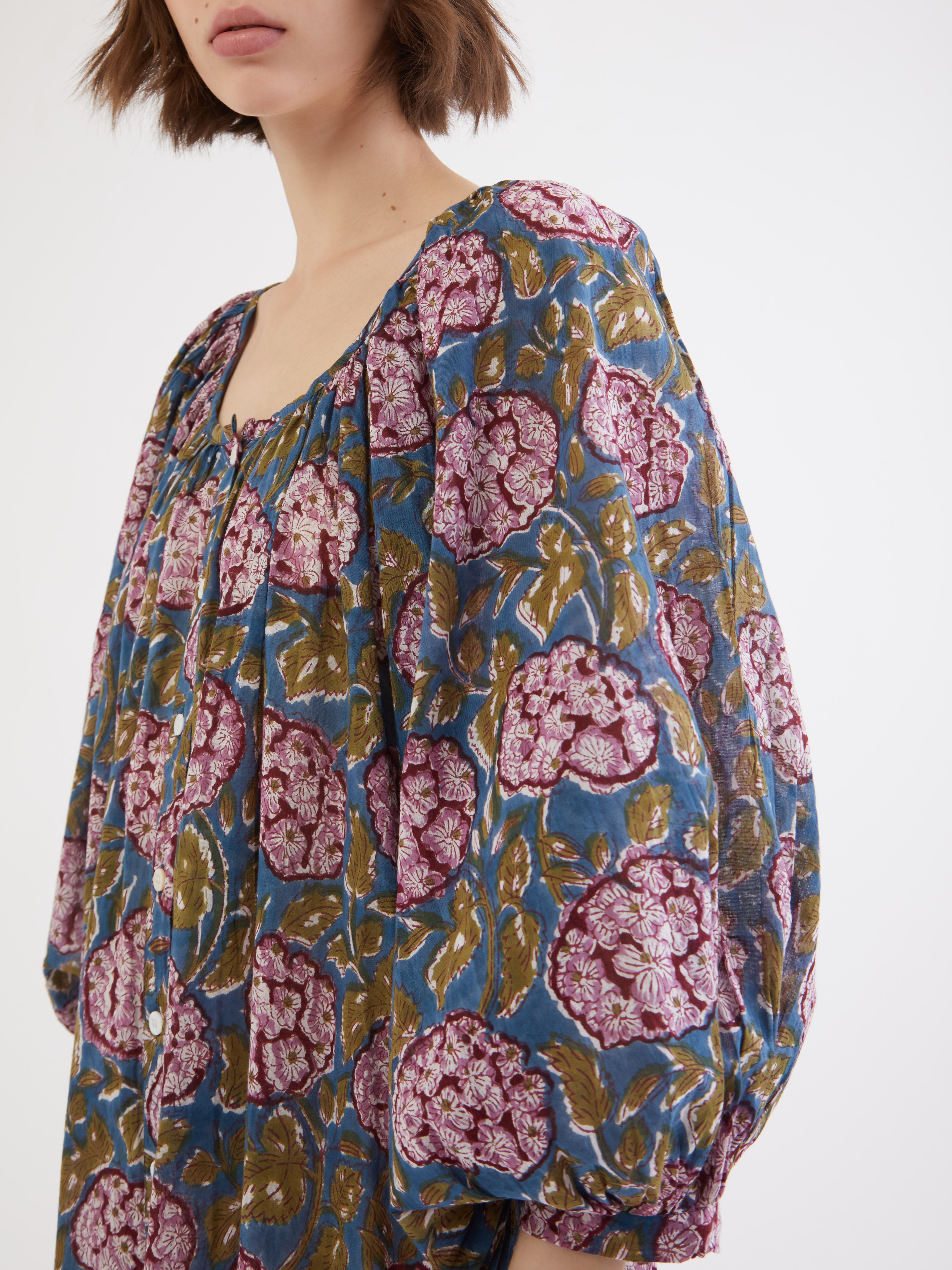 Ethical fashion, craftsmanship, sustainable fashion, traditional fashion, ethnic fashion, moda etica, moda sostenibile, tecniche artigianali, moda tradizionale, moda etnica, fatto a mano, handmade, kaftano, kaftan, beachwear, moda di spiaggia, summer wear, bohemian style, boho styile, stile bohemio, stile boho, resort wear, india, moda indiana, indian fashion, hand dye, tie dye, colorful kaftan, silk kaftan, beach style, hand printed