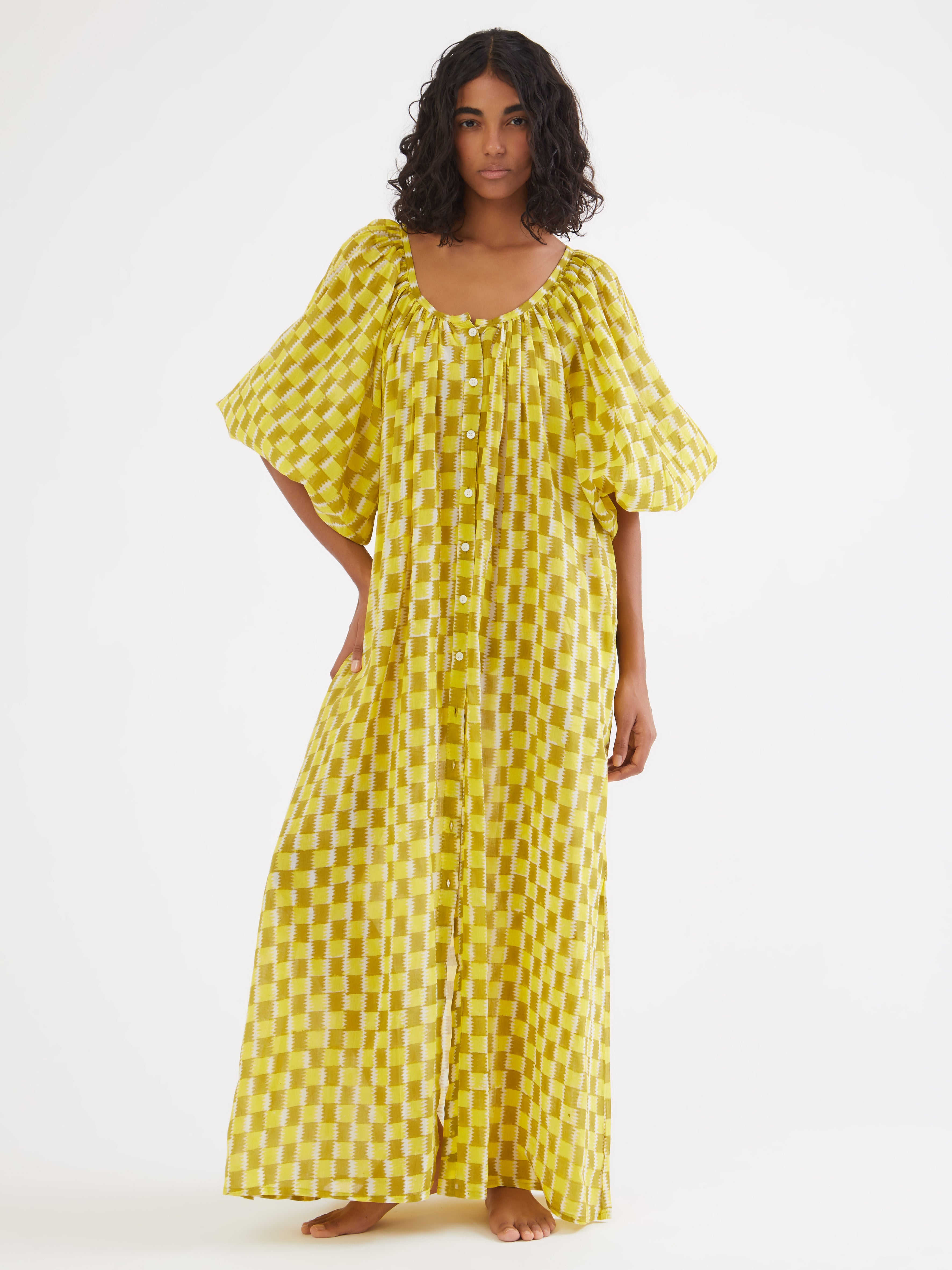 Ethical fashion, craftsmanship, sustainable fashion, traditional fashion, ethnic fashion, moda etica, moda sostenibile, tecniche artigianali, moda tradizionale, moda etnica, fatto a mano, handmade, kaftano, kaftan, beachwear, moda di spiaggia, summer wear, bohemian style, boho styile, stile bohemio, stile boho, resort wear, india, moda indiana, indian fashion, hand dye, tie dye, colorful kaftan, silk kaftan, beach style, hand printed