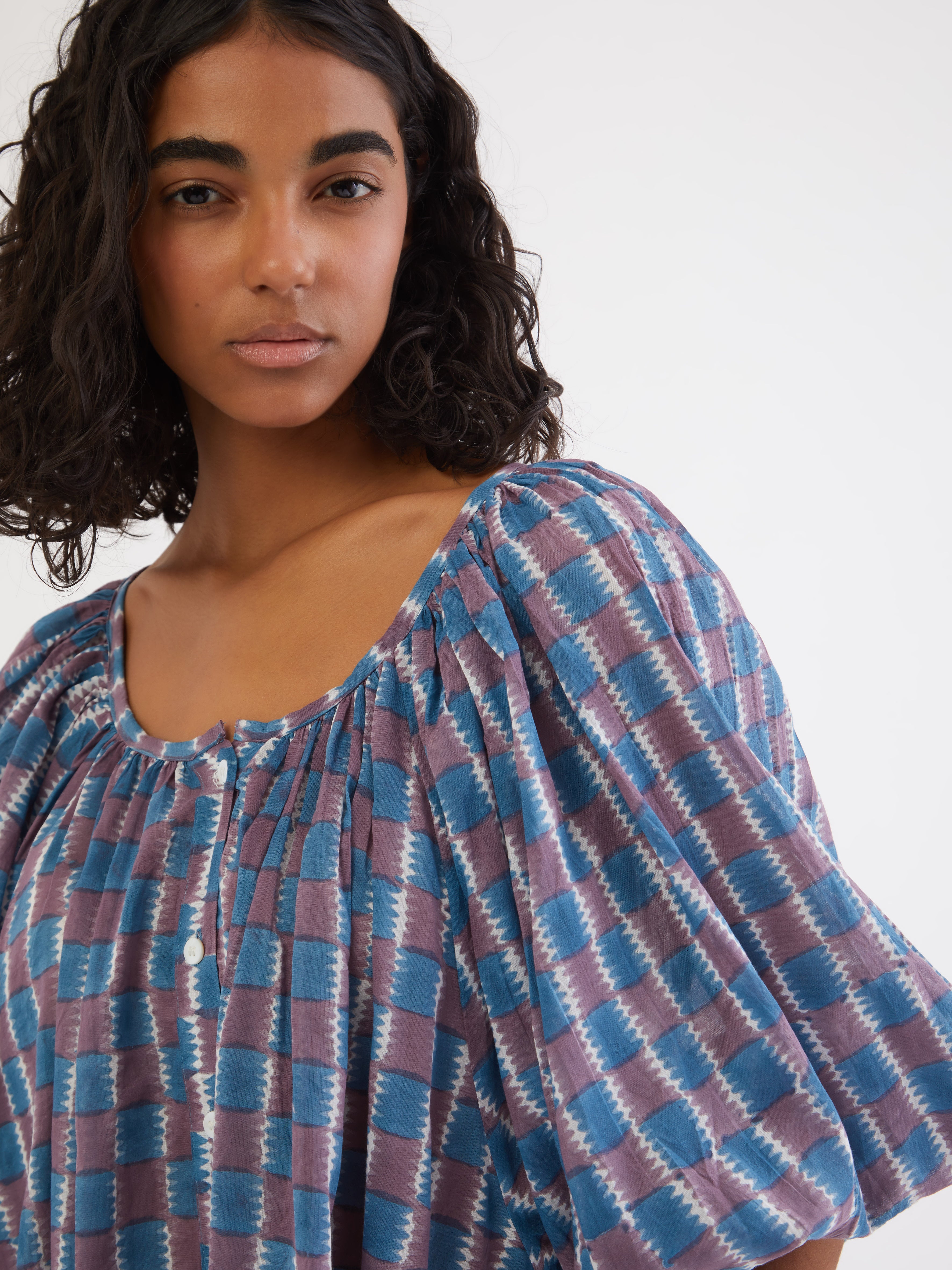 Ethical fashion, craftsmanship, sustainable fashion, traditional fashion, ethnic fashion, moda etica, moda sostenibile, tecniche artigianali, moda tradizionale, moda etnica, fatto a mano, handmade, kaftano, kaftan, beachwear, moda di spiaggia, summer wear, bohemian style, boho styile, stile bohemio, stile boho, resort wear, india, moda indiana, indian fashion, hand dye, tie dye, colorful kaftan, silk kaftan, beach style, hand printed