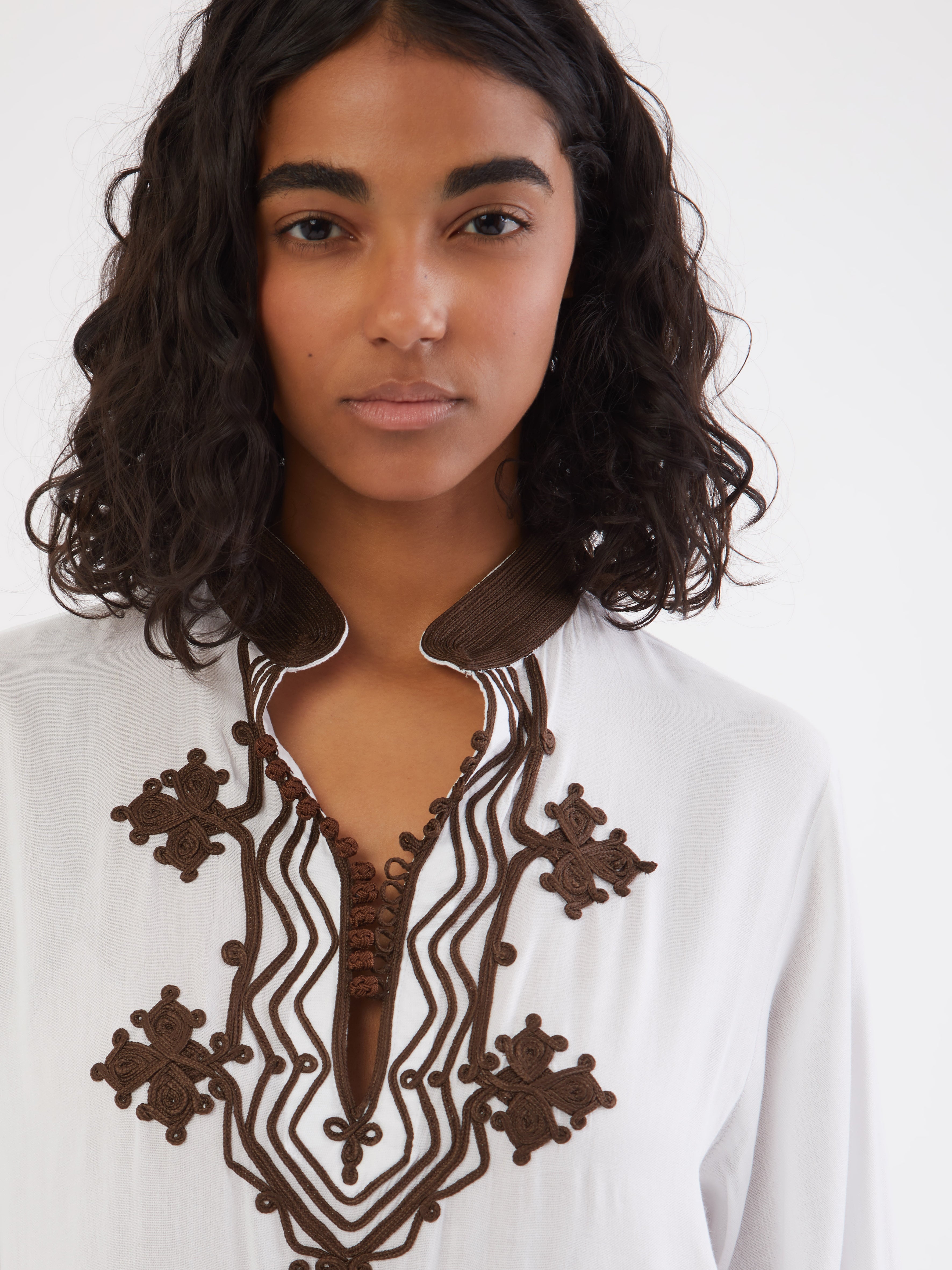 Ethical fashion, craftsmanship, sustainable fashion, traditional fashion, ethnic fashion, moda etica, moda sostenibile, tecniche artigianali, moda tradizionale, moda etnica, fatto a mano, handmade, kaftano, kaftan, beachwear, moda di spiaggia, summer wear, bohemian style, boho styile, stile bohemio, stile boho, resort wear, morocco, moda marochina, moroccan fashion, moroccan style, hand embroidery, ricamato a mano, ricamo, ricamo marocchino, moroccan embroidery, colorful kaftan, cotton kaftan, beach style. 