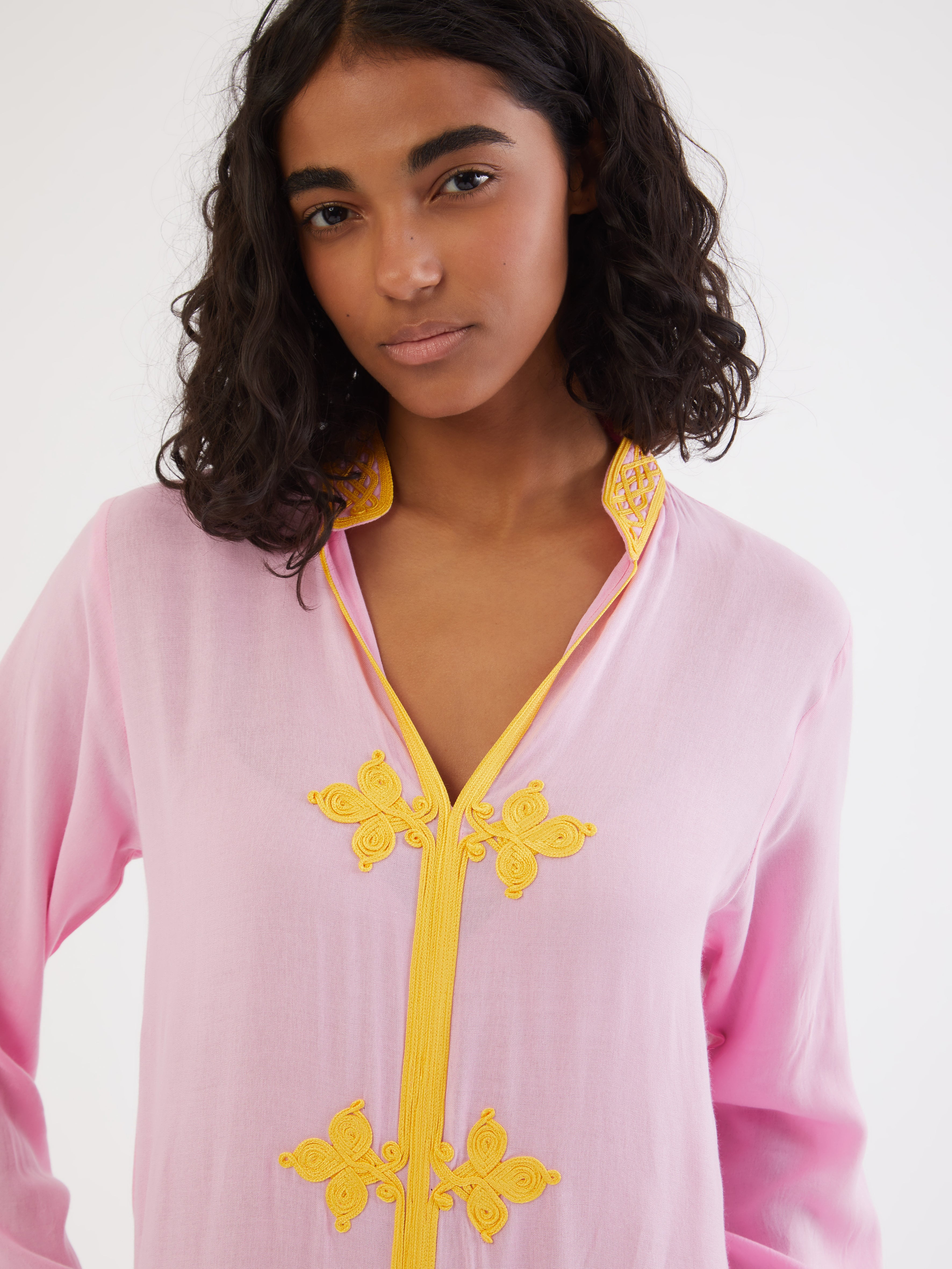 Ethical fashion, craftsmanship, sustainable fashion, traditional fashion, ethnic fashion, moda etica, moda sostenibile, tecniche artigianali, moda tradizionale, moda etnica, fatto a mano, handmade, kaftano, kaftan, beachwear, moda di spiaggia, summer wear, bohemian style, boho styile, stile bohemio, stile boho, resort wear, morocco, moda marochina, moroccan fashion, moroccan style, hand embroidery, ricamato a mano, ricamo, ricamo marocchino, moroccan embroidery, colorful kaftan, cotton kaftan, beach style. 