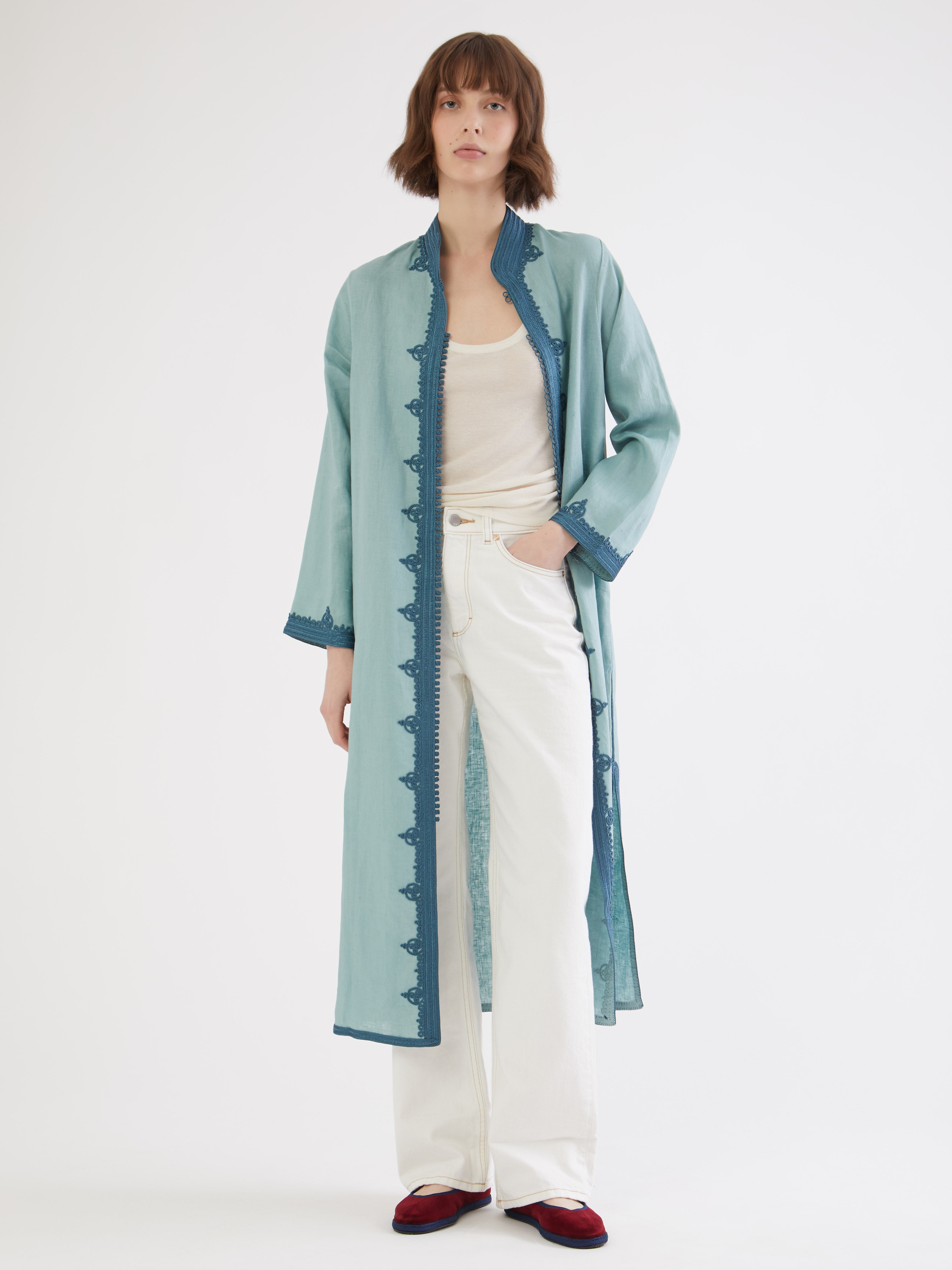 Embroidered in silk threads, Ethical fashion, craftsmanship, sustainable fashion, traditional fashion, ethnic fashion, moda etica, moda sostenibile, tecniche artigianali, moda tradizionale, moda etnica, fatto a mano, handmade, bohemian jacket, boho jacket, midseason jacket, giacca di mezza stagione, ricamo a mano, hand embroidery, silk embroidery, ricamo seta, moroccan jacket, giacca marocchina, collo coreana, giacca di velluto, velvet jacket, giacca di cashmere, cashmere jacket