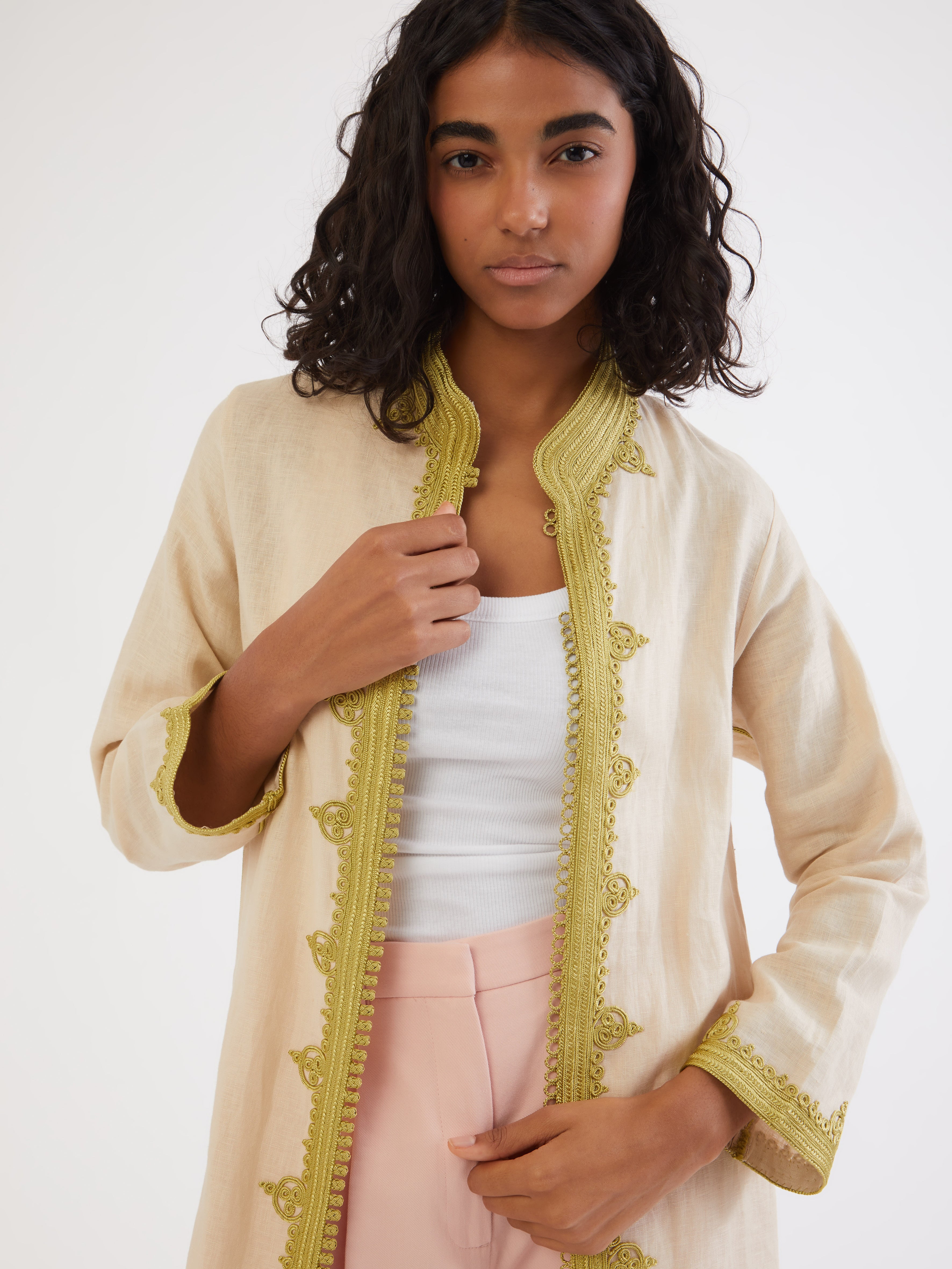 Embroidered in silk threads, Ethical fashion, craftsmanship, sustainable fashion, traditional fashion, ethnic fashion, moda etica, moda sostenibile, tecniche artigianali, moda tradizionale, moda etnica, fatto a mano, handmade, bohemian jacket, boho jacket, midseason jacket, giacca di mezza stagione, ricamo a mano, hand embroidery, silk embroidery, ricamo seta, moroccan jacket, giacca marocchina, collo coreana, giacca di velluto, velvet jacket, giacca di cashmere, cashmere jacket