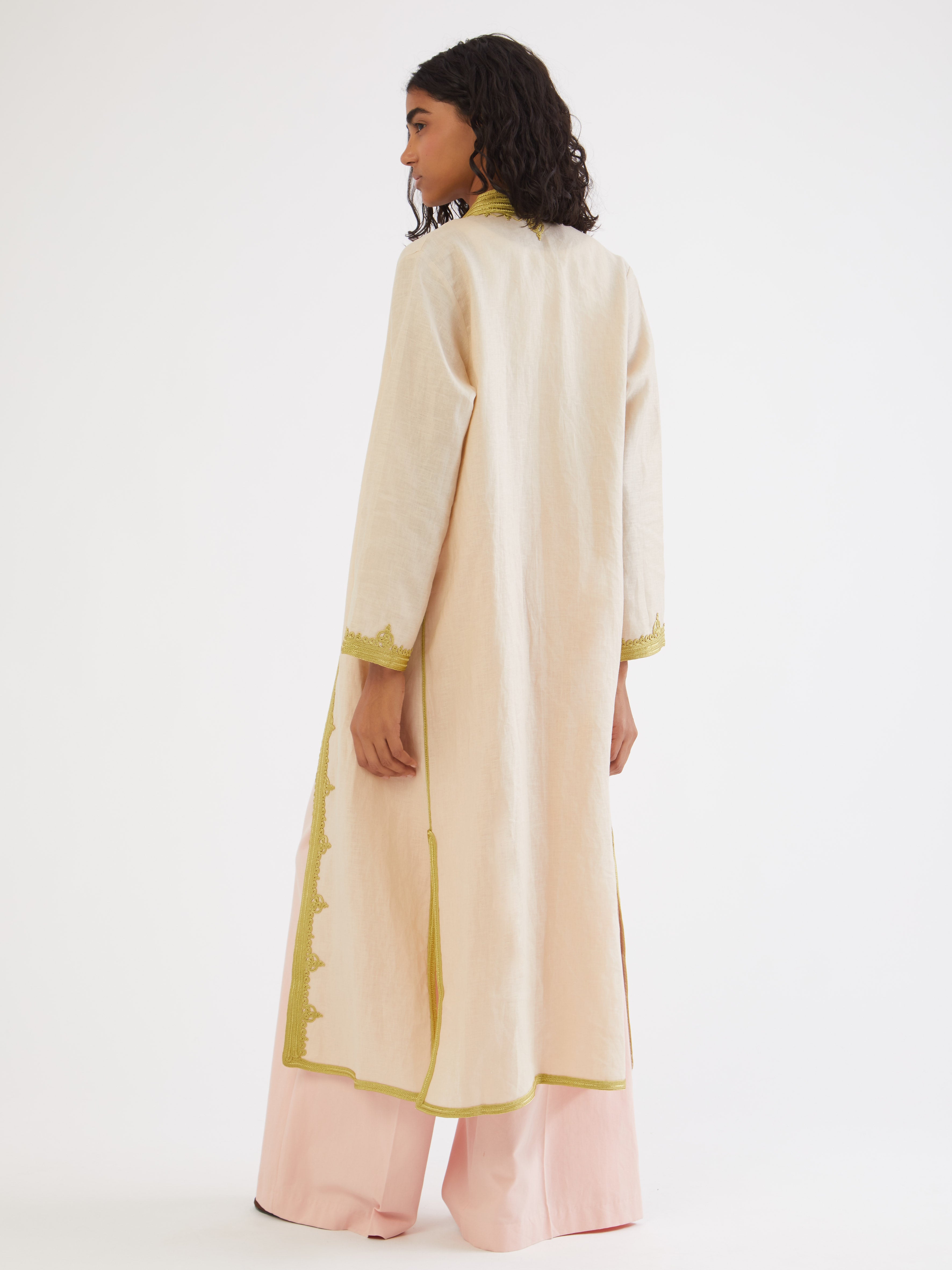 Embroidered in silk threads, Ethical fashion, craftsmanship, sustainable fashion, traditional fashion, ethnic fashion, moda etica, moda sostenibile, tecniche artigianali, moda tradizionale, moda etnica, fatto a mano, handmade, bohemian jacket, boho jacket, midseason jacket, giacca di mezza stagione, ricamo a mano, hand embroidery, silk embroidery, ricamo seta, moroccan jacket, giacca marocchina, collo coreana, giacca di velluto, velvet jacket, giacca di cashmere, cashmere jacket