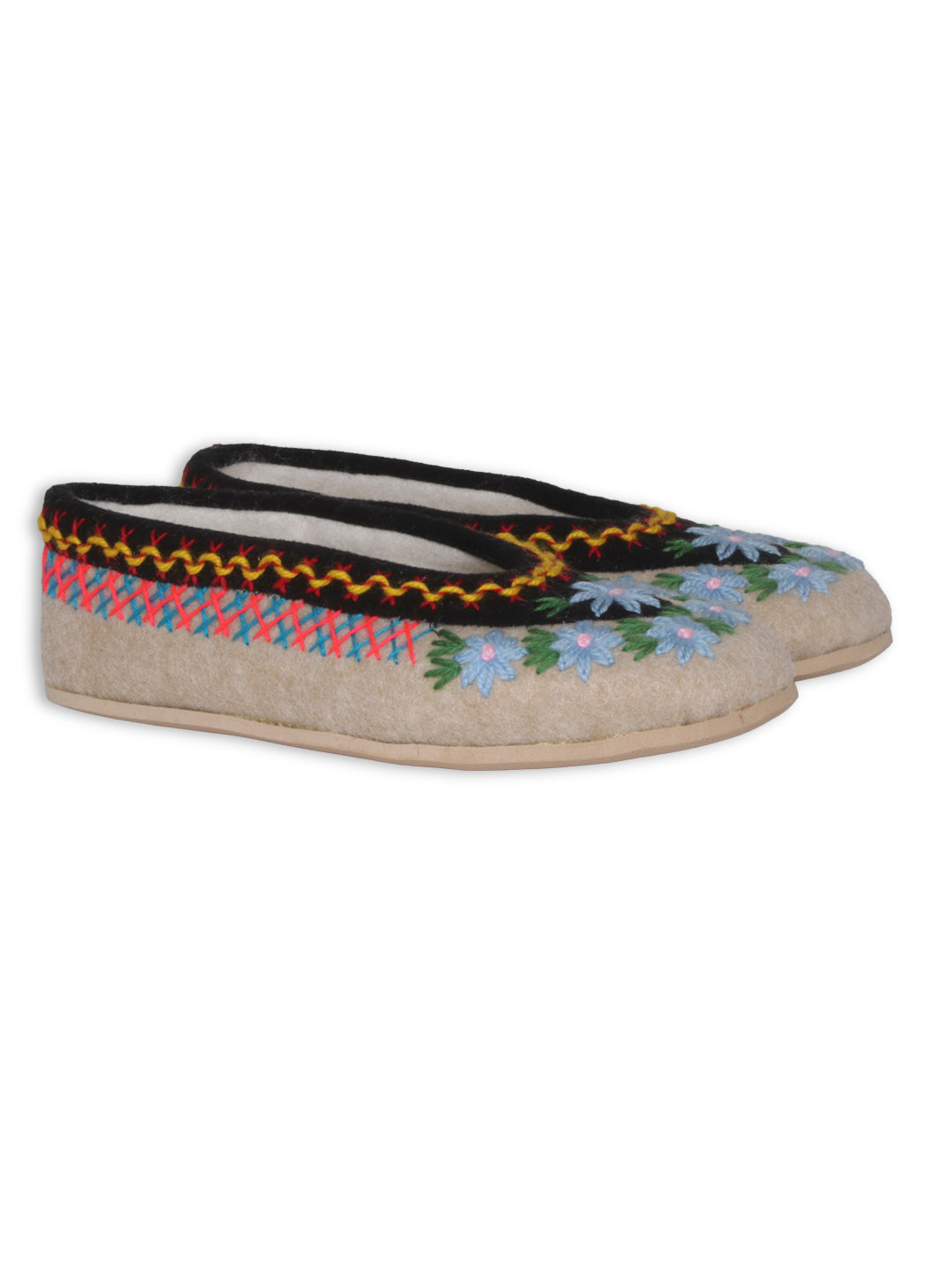 POLISH SLIPPERS, FELT SLIPPERS, WINTER SLIPPERS, WOOL SLIPPERS, EMBROIDERED SLIPPERS, COZY SLIPPERS, WINTER TIME, PANTOFOLE POLACCHE, TRADITIONAL SLIPPERS, MATCHY SLIPPERS, MUM AND ME, PANTOFOLE DI FELTRO, PANTOFOLE DI LANA, PANTOFOLE RICAMATE, PANTOFOLE INVERNALI, PANTOFOLE RICAMATE, HAND MADE, FATTO A MANO, ARTIGIANALE