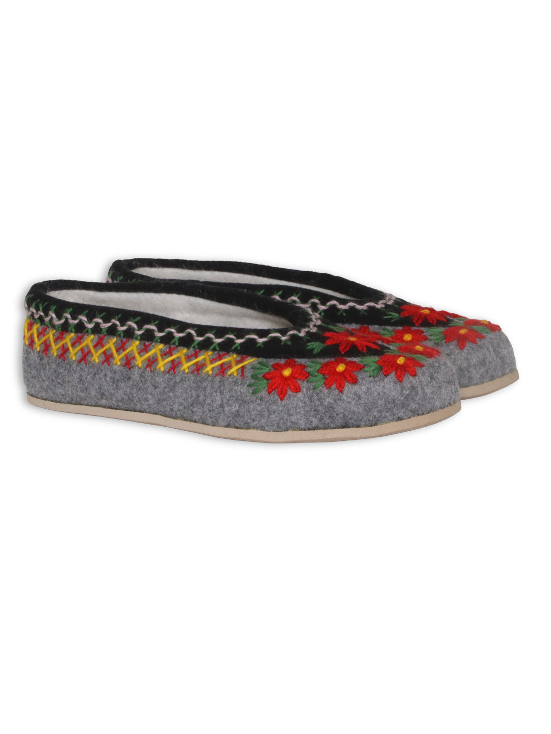POLISH SLIPPERS, FELT SLIPPERS, WINTER SLIPPERS, WOOL SLIPPERS, EMBROIDERED SLIPPERS, COZY SLIPPERS, WINTER TIME, PANTOFOLE POLACCHE, TRADITIONAL SLIPPERS, MATCHY SLIPPERS, MUM AND ME, PANTOFOLE DI FELTRO, PANTOFOLE DI LANA, PANTOFOLE RICAMATE, PANTOFOLE INVERNALI, PANTOFOLE RICAMATE, HAND MADE, FATTO A MANO, ARTIGIANALE
