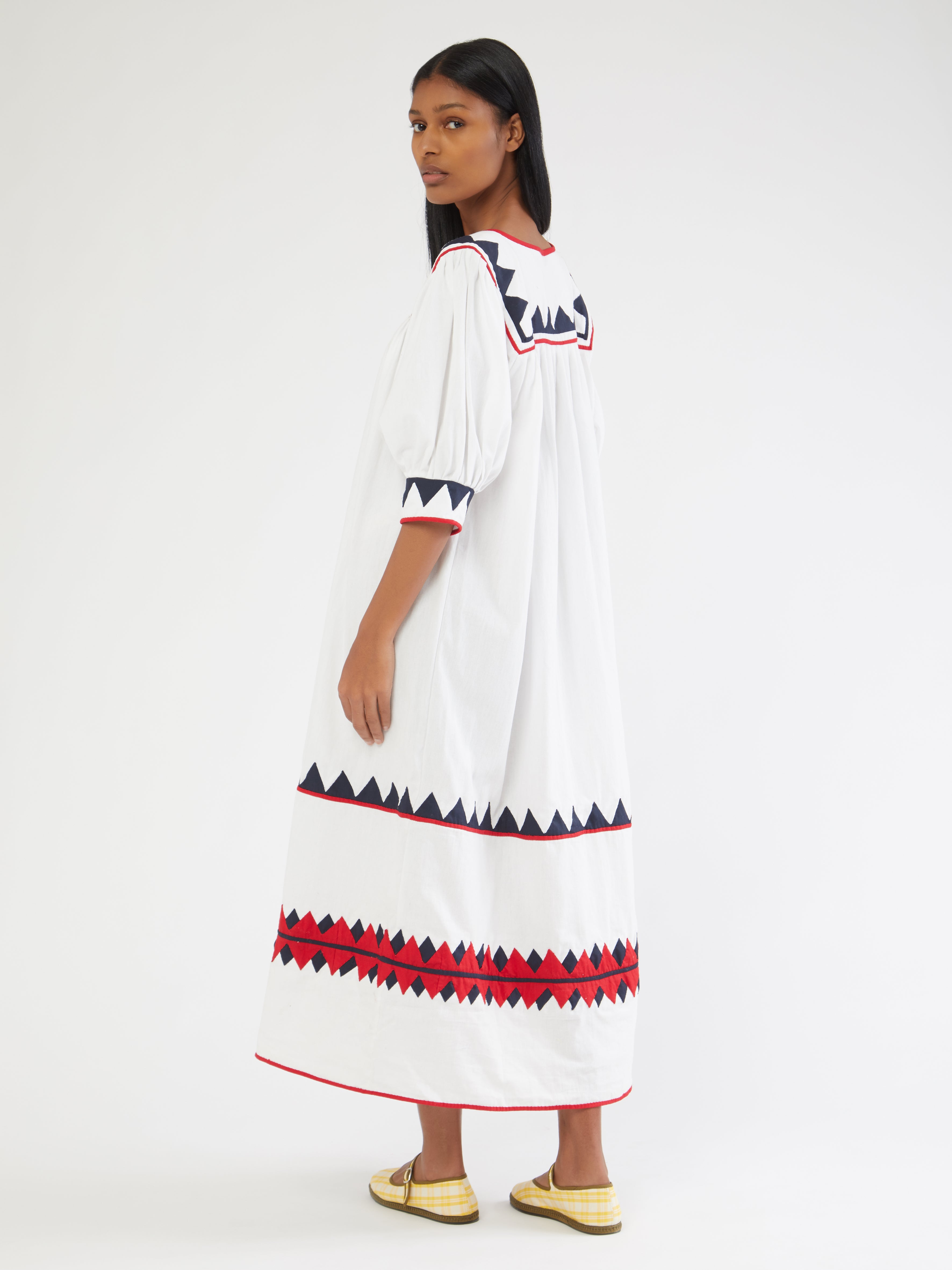 ETHICAL FASHION, CRAFTSMANSHIP, SUSTAINABLE FASHION, TRADITIONAL FASHION, ETHNIC FASHION, BOHEMIAN FASHION, MODA ETICA, MODA SOSTENIBILE, TECNICHE ARTIGIANALI, MODA TRADIZIONALE, MODA ETNICA, BOHEMIAN DRESS, MADE IN MEXICO, HANDMADE IN MEXICO, RARAMURI, RICAMATO A MANO, HAND ENBROIDERED, COLORFUL DRESS, RESORT WEAR, Tarahumara COMMUNITY, Chihuahua, EMPOWERING WOMEN