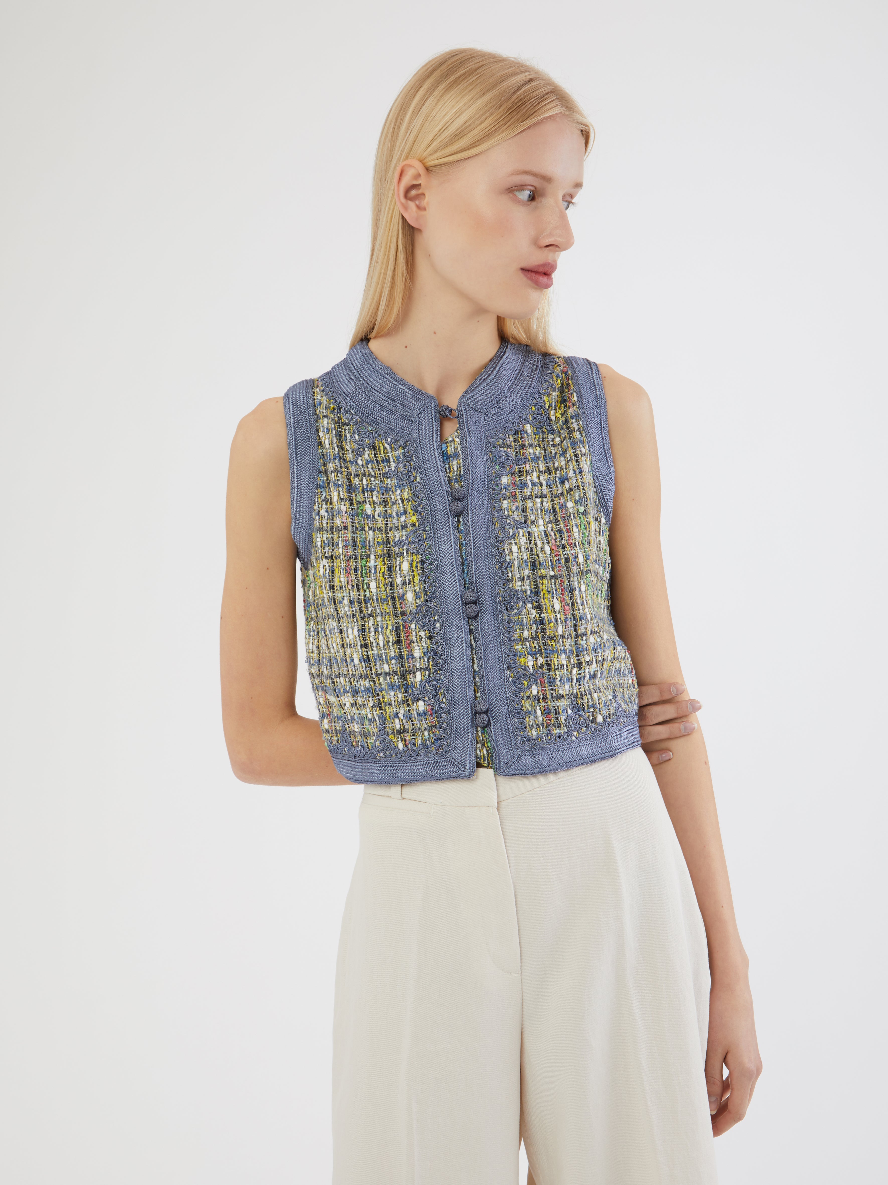 Embroidered in silk threads, Ethical fashion, craftsmanship, sustainable fashion, traditional fashion, ethnic fashion, moda etica, moda sostenibile, tecniche artigianali, moda tradizionale, moda etnica, fatto a mano, handmade, bohemian jacket, boho vest, midseason vest, gilet di mezza stagione, ricamo a mano, hand embroidery, silk embroidery, ricamo seta, moroccan vest, gilet marocchina, collo coreana, giacca di lana bouclé, wool bouclé vest, wool bouclé
