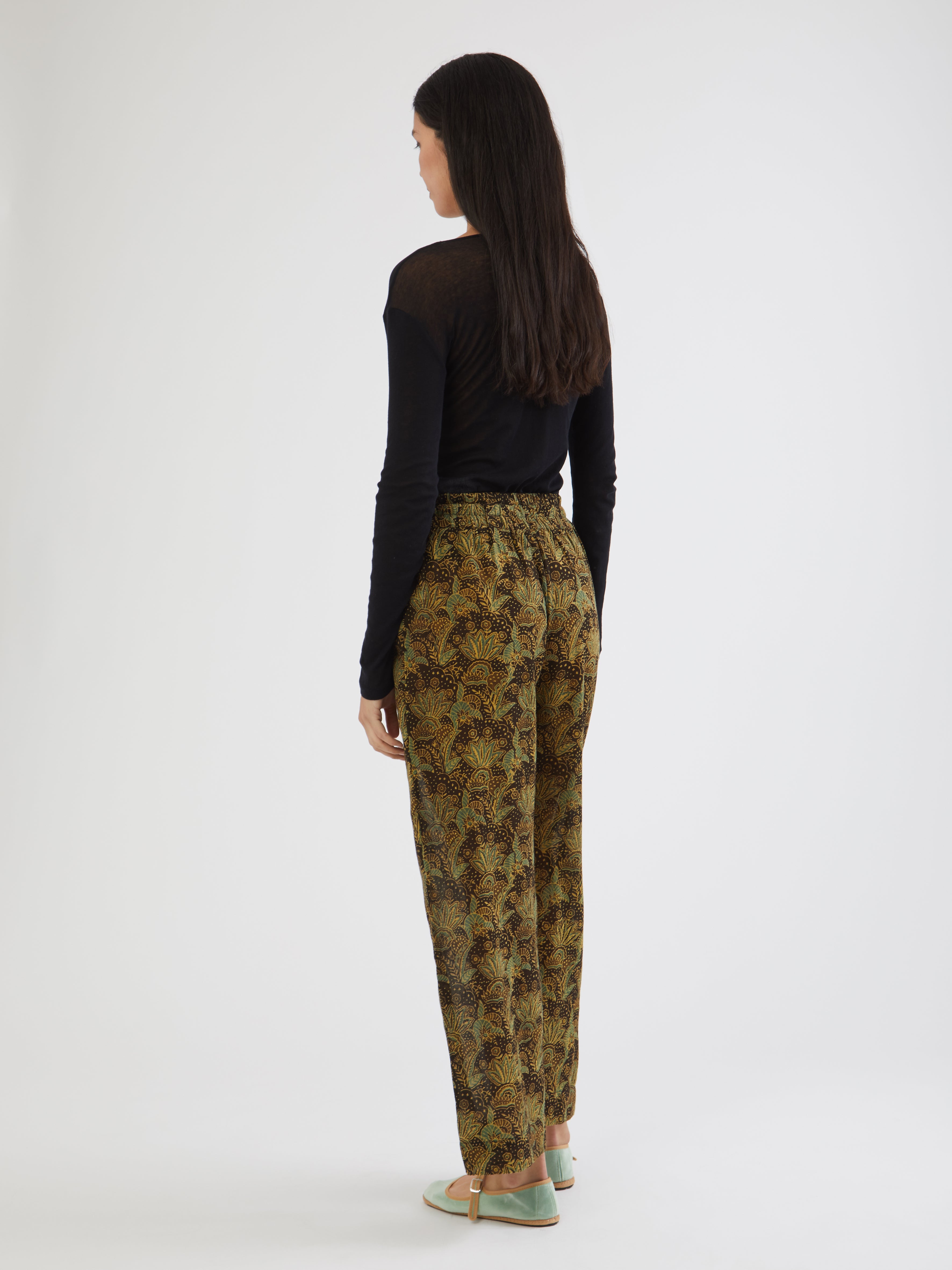 HANDMADE, HANDMADE IN INDIA, MADE IN INDIA, 100% SILK, BLOCK PRINT, ARTISANAL PRINTING, FATTO A MANO, PIGIAMA LOOK, PANTALONI DI COTONE, PANTALONI ESTIVI, SUMMER PANTS, SUMMER SET, COTTON SET, COTTON SHIRT, CAMICIA DI COTONE, COLLO ALLA COREANA, MANDARIN COLLAR SHIRT, FABRIC TOGGLE BUTTONS, BOTTONI DI TESSUTO