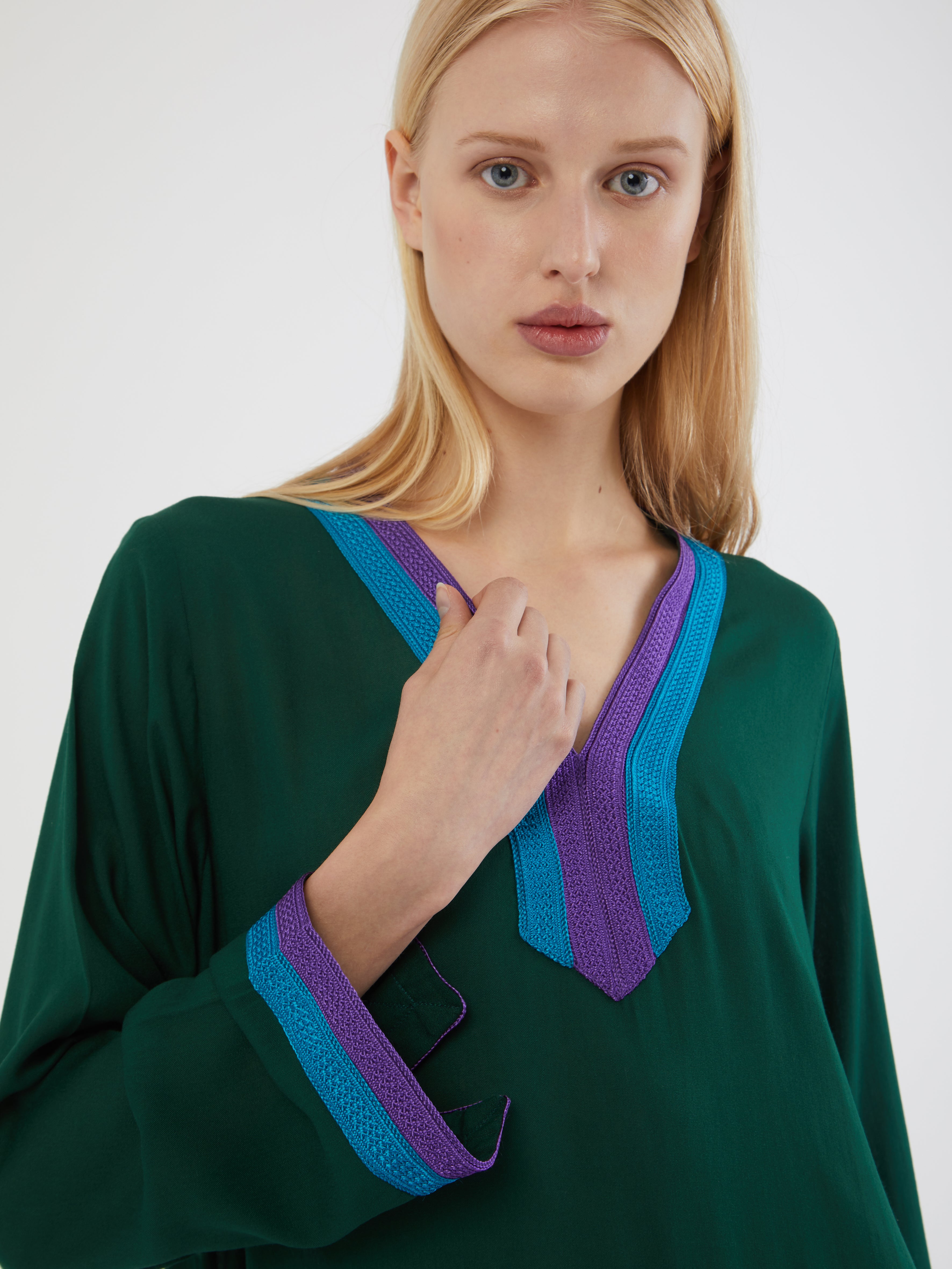 Ethical fashion, craftsmanship, sustainable fashion, traditional fashion, ethnic fashion, moda etica, moda sostenibile, tecniche artigianali, moda tradizionale, moda etnica, fatto a mano, handmade, kaftano, kaftan, beachwear, moda di spiaggia, summer wear, bohemian style, boho styile, stile bohemio, stile boho, resort wear, morocco, moda marochina, moroccan fashion, moroccan style, hand embroidery, ricamato a mano, ricamo, ricamo marocchino, moroccan embroidery, colorful kaftan, cotton kaftan, beach style. 