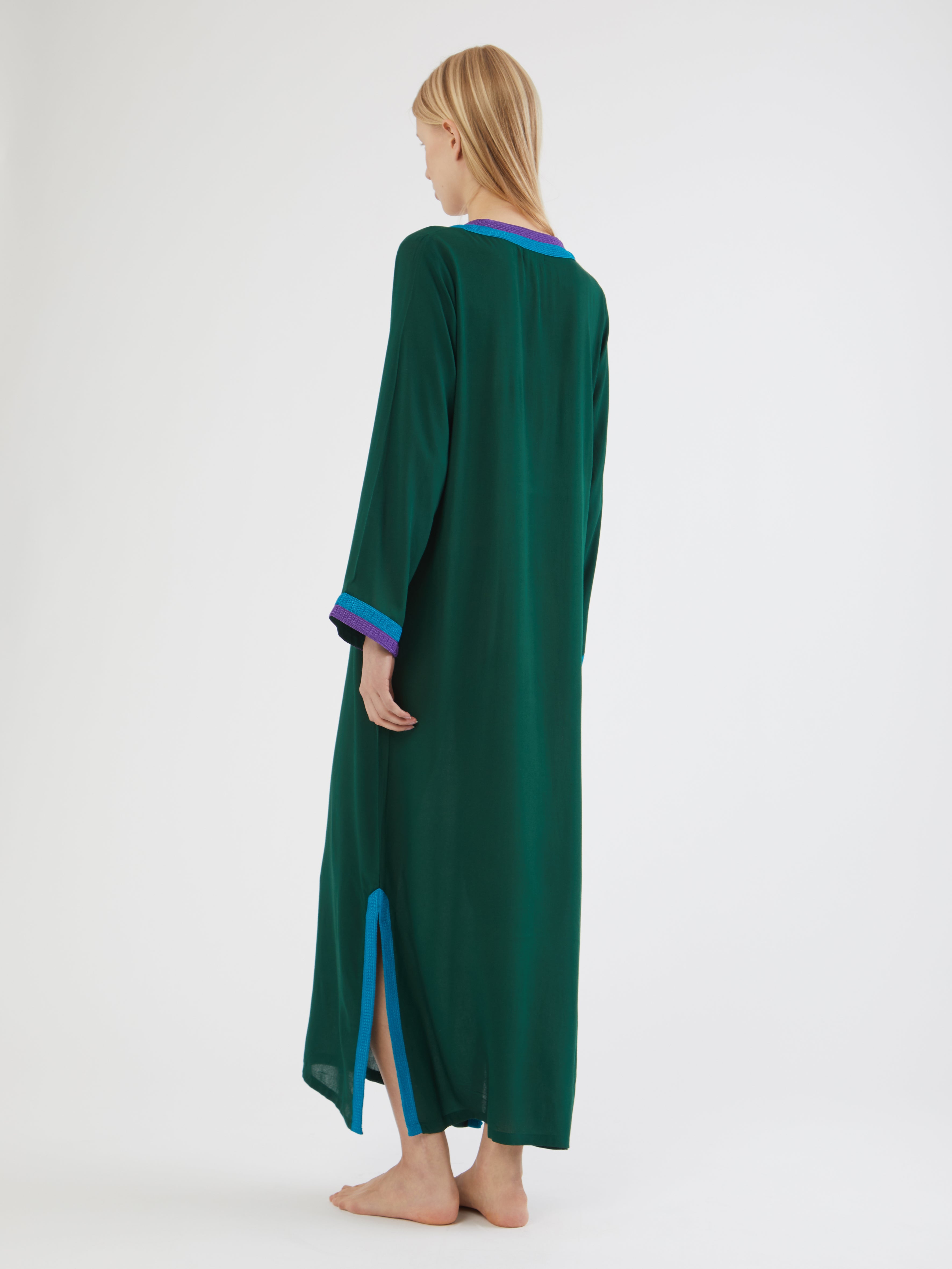 Ethical fashion, craftsmanship, sustainable fashion, traditional fashion, ethnic fashion, moda etica, moda sostenibile, tecniche artigianali, moda tradizionale, moda etnica, fatto a mano, handmade, kaftano, kaftan, beachwear, moda di spiaggia, summer wear, bohemian style, boho styile, stile bohemio, stile boho, resort wear, morocco, moda marochina, moroccan fashion, moroccan style, hand embroidery, ricamato a mano, ricamo, ricamo marocchino, moroccan embroidery, colorful kaftan, cotton kaftan, beach style. 