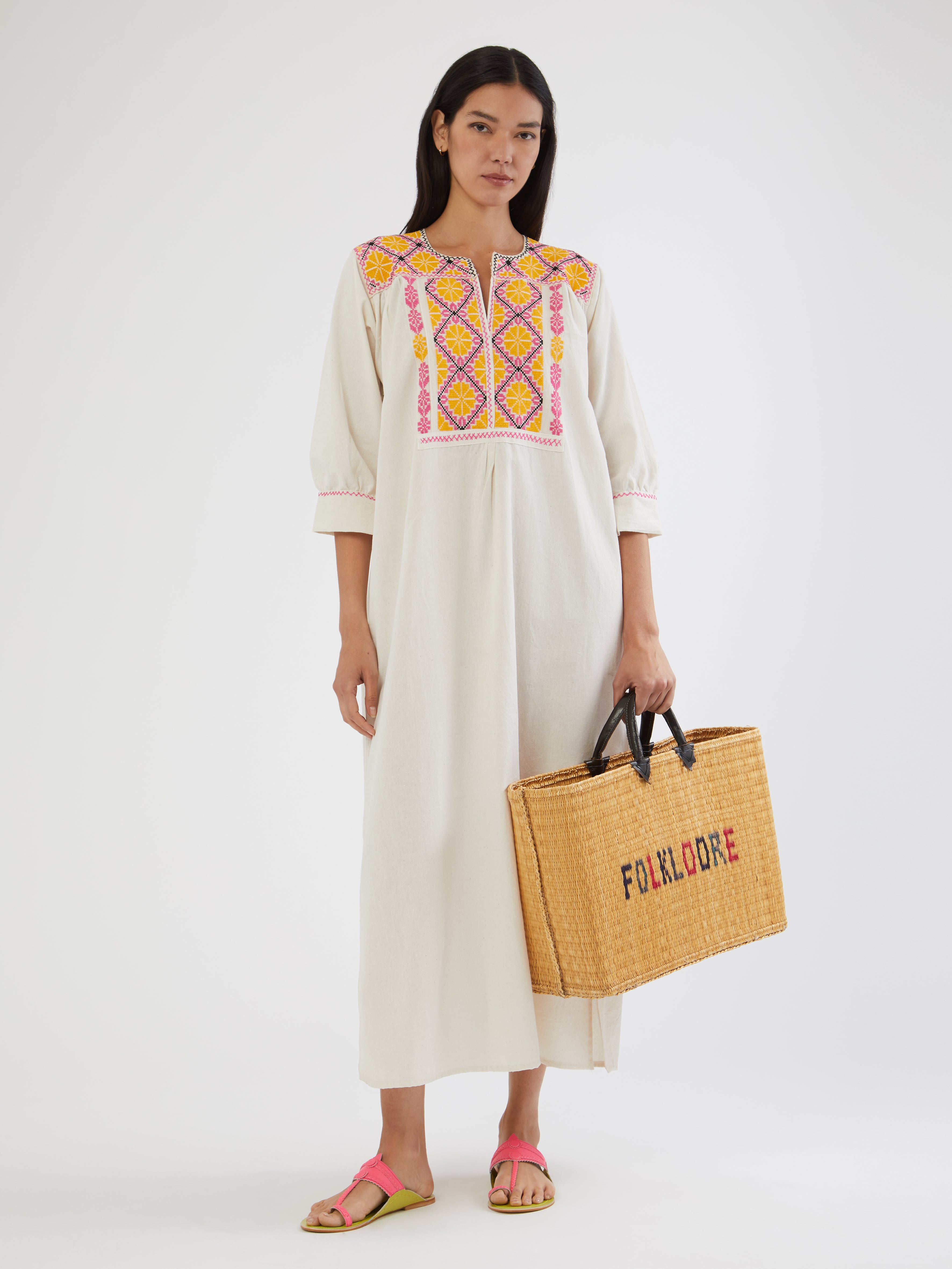 This rectangular shaped, Rush basket, with leather handles, Ethical fashion, craftsmanship, sustainable fashion, traditional fashion, ethnic fashion, moda etica, moda sostenibile, tecniche artigianali, moda tradizionale, moda etnica, fatto a mano, handmade, borsa di paglia, basket bag, tunisian bag, tunisian basket, basket bag, straw bag, borsa tunisina, borsa a cesto, personalized basket, borsa personalizzata, africa, moda africana, african fashion, boho bag, bohemian bag, borsa boho, borsa bohemia. beach 
