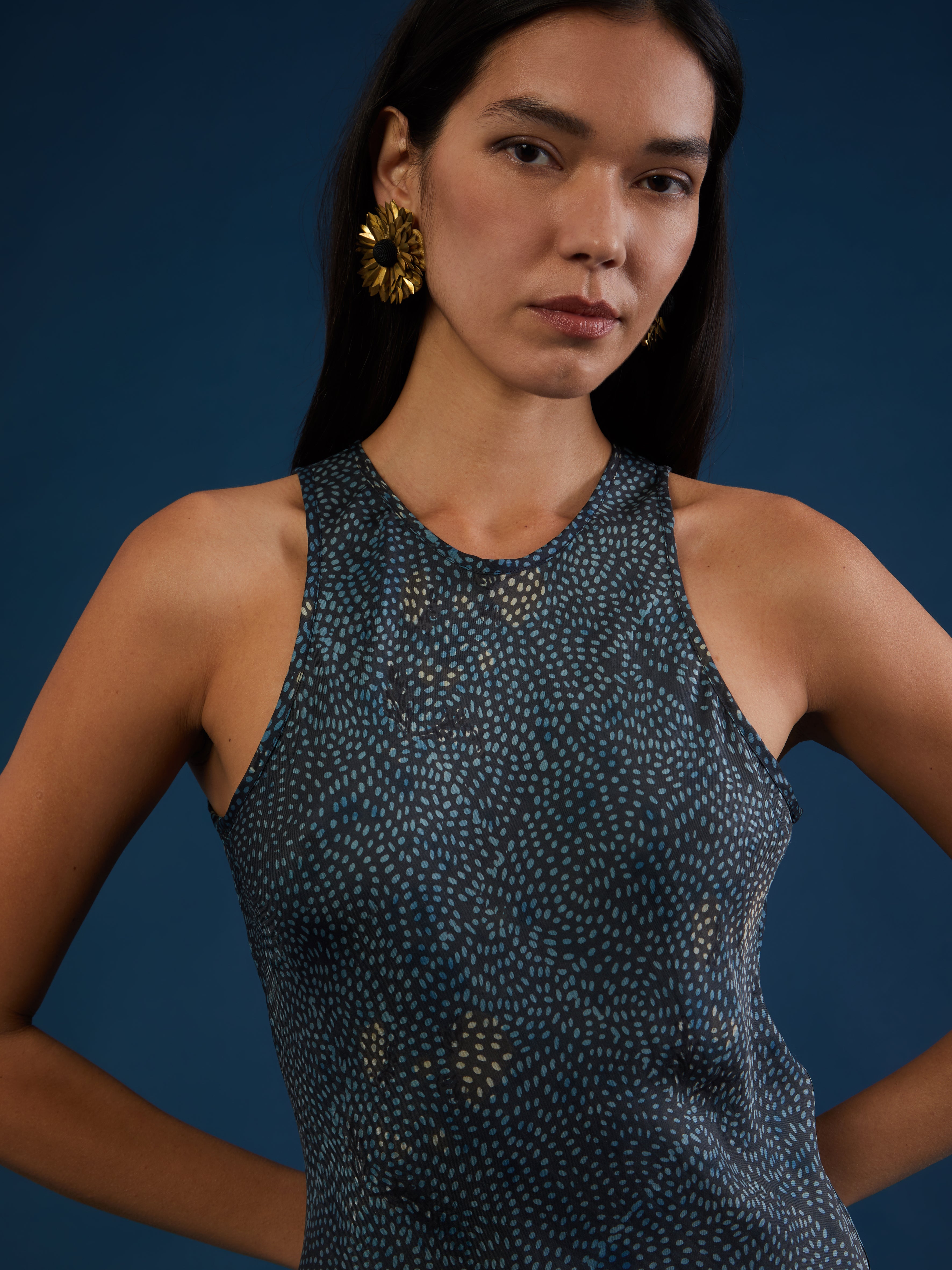 FASHION, BIASED DRESS, TIE DYE, HANDMADE IN INDIA, HANDMADE PRINT, SILK DRESS, SUMMER DRESS, SILK, HALTER NECK, HALTER NECK DRESS, SILK BIASED DRESS, VESTITO IN SETA, FATTO A MANO, TINTO A MANO, TAGLIO SBIECO, EVENING DRESS