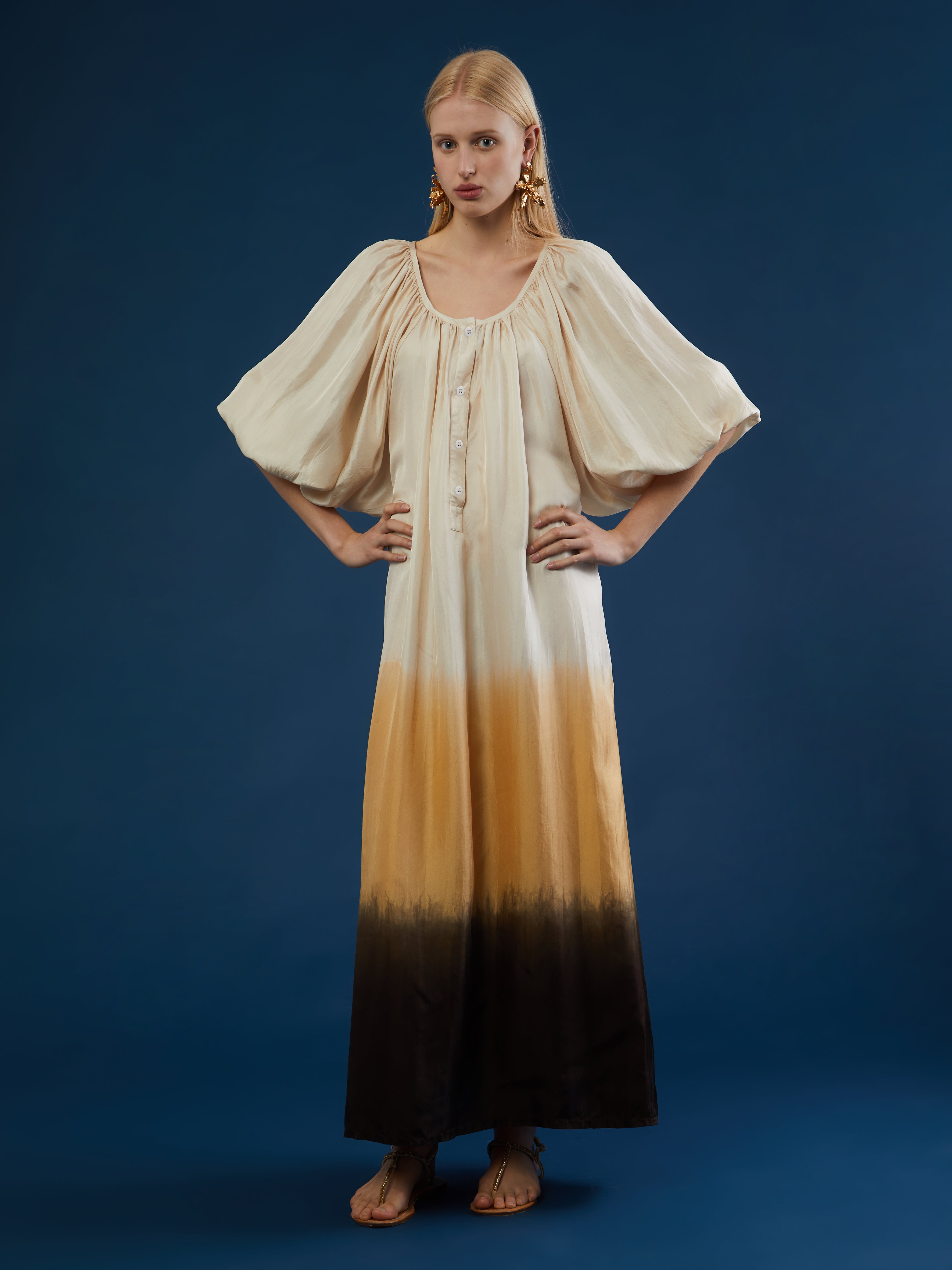 Ethical fashion, craftsmanship, sustainable fashion, traditional fashion, ethnic fashion, moda etica, moda sostenibile, tecniche artigianali, moda tradizionale, moda etnica, fatto a mano, handmade, kaftano, kaftan, beachwear, moda di spiaggia, summer wear, bohemian style, boho styile, stile bohemio, stile boho, resort wear, india, moda indiana, indian fashion, hand dye, tie dye, colorful kaftan, silk kaftan, beach style, hand printed