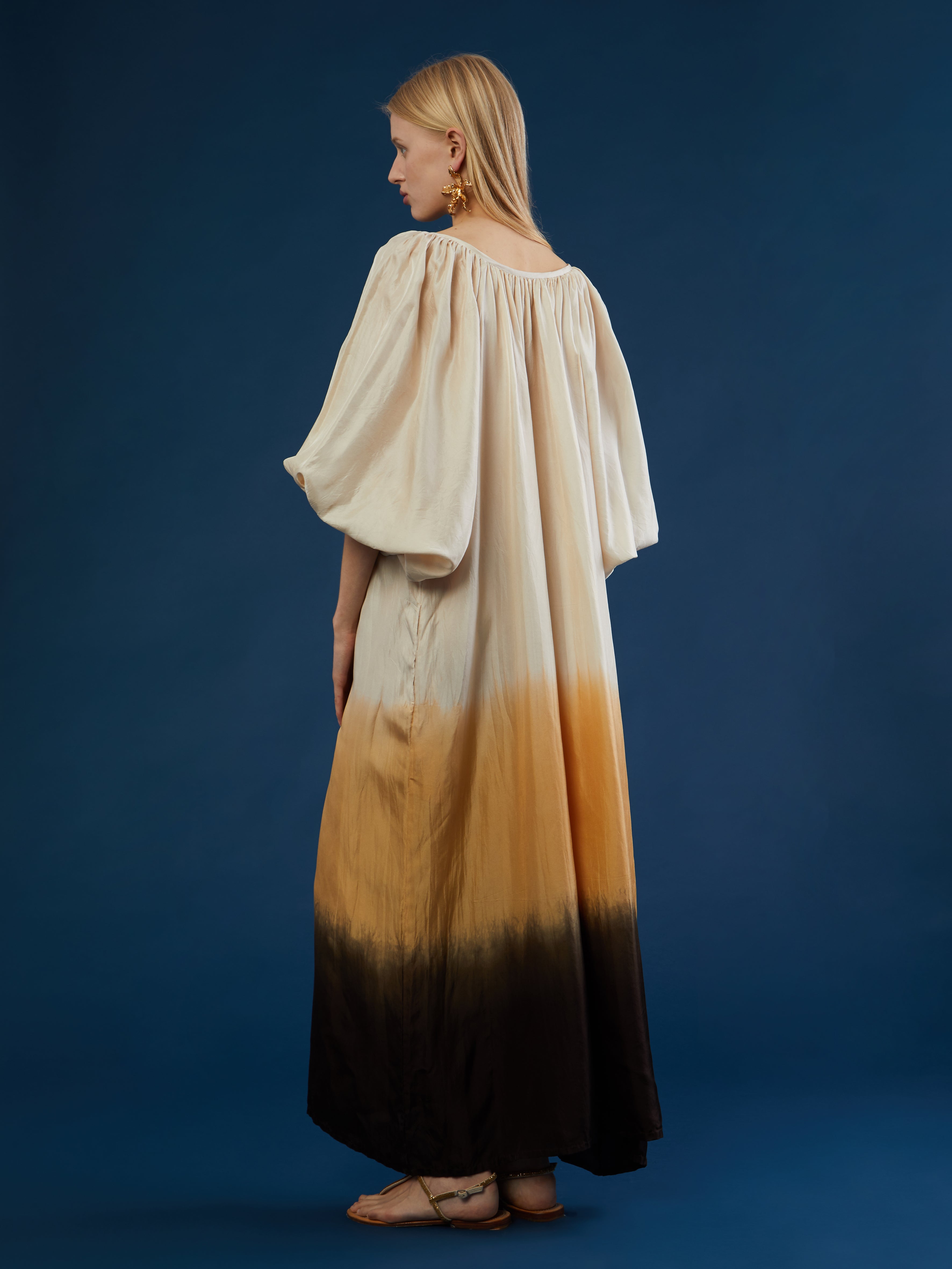 Ethical fashion, craftsmanship, sustainable fashion, traditional fashion, ethnic fashion, moda etica, moda sostenibile, tecniche artigianali, moda tradizionale, moda etnica, fatto a mano, handmade, kaftano, kaftan, beachwear, moda di spiaggia, summer wear, bohemian style, boho styile, stile bohemio, stile boho, resort wear, india, moda indiana, indian fashion, hand dye, tie dye, colorful kaftan, silk kaftan, beach style, hand printed