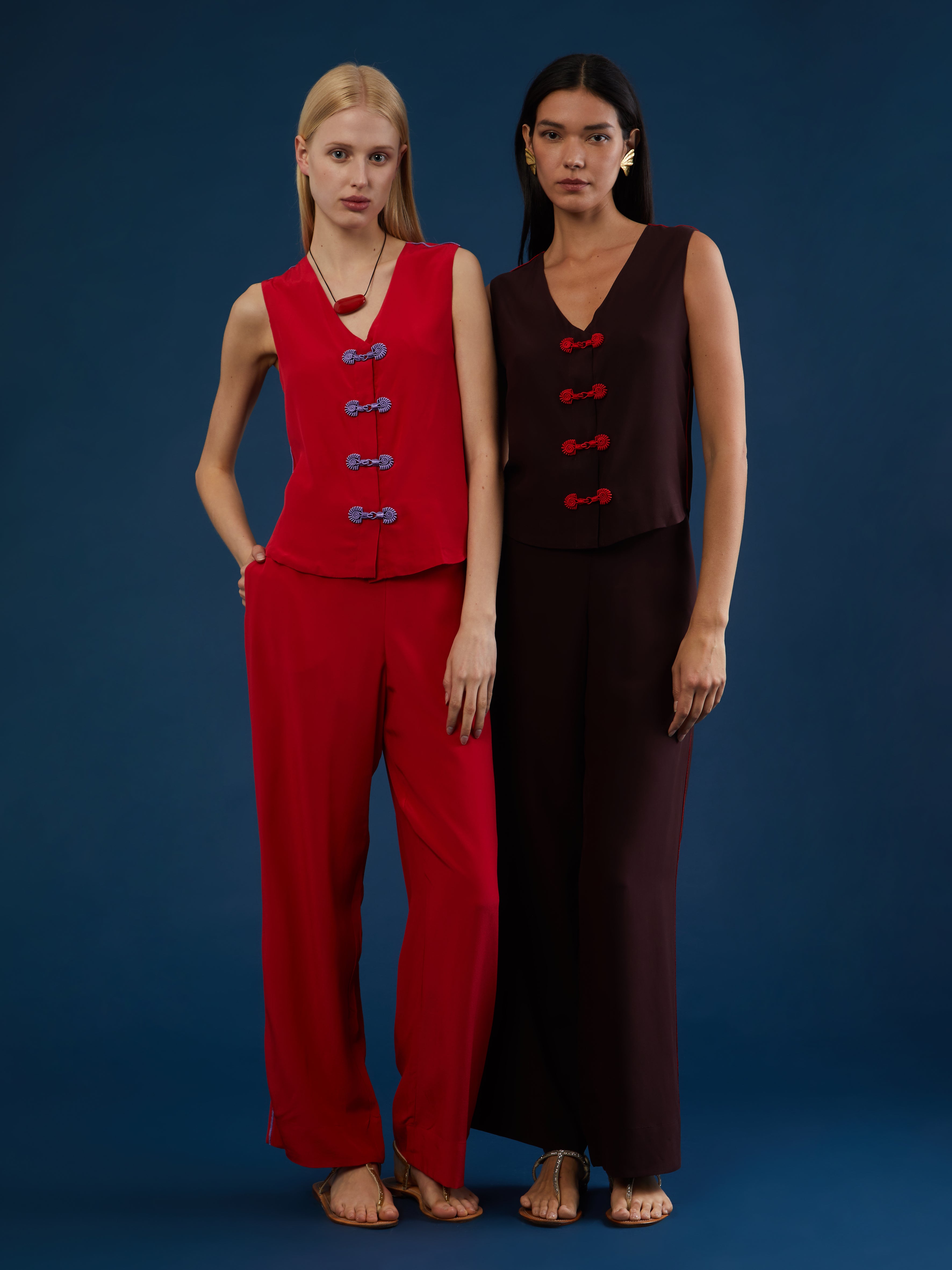 vest, lightweight silk, set, rafted in Morocco, Italian silk, evening look, evening outfit, elegance, relaxed fit, Moroccan embroidery, artisanal craftsmanship, statement piece, vest and pants, ethnic, chic, etnico