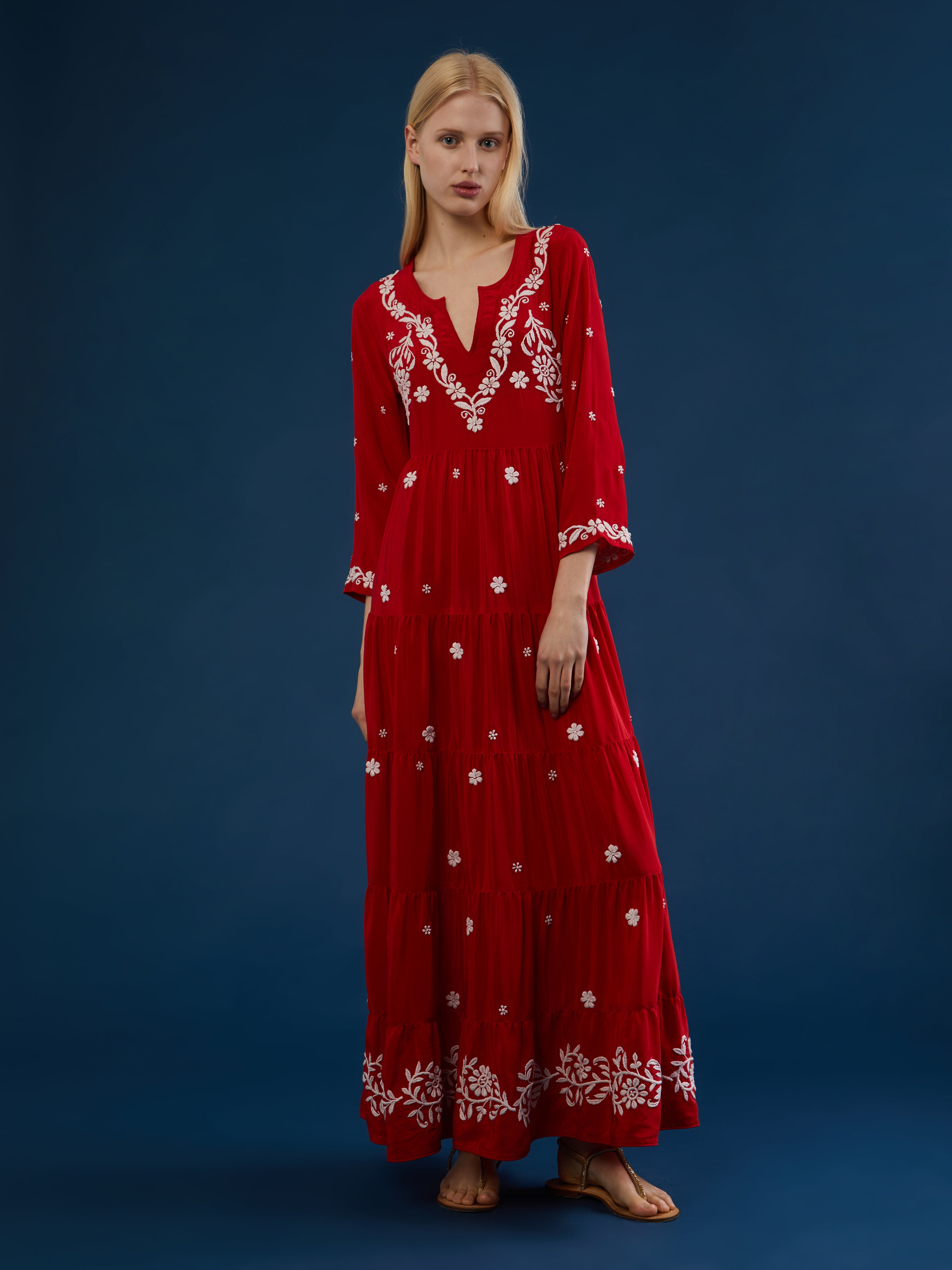 ETHICAL FASHION, CRAFTSMANSHIP, SUSTAINABLE FASHION, TRADITIONAL FASHION, ETHNIC FASHION, BOHEMIAN FASHION, MODA ETICA, MODA SOSTENIBILE, TECNICHE ARTIGIANALI, MODA TRADIZIONALE, MODA ETNICA, BOHEMIAN DRESS, MADE IN INDIA, HANDMADE IN INDIA, HANDEMBROIDERED, RICAMATO A MANO, CHIKANKARI, VELVET DRESS, SILK DRESS, EVENING DRESS, GOWN, MAXI DRESS, VESTITO DI VELLUTO, VESTITO DI SETA, VESTITO RICAMATO, ABITO DA SERA