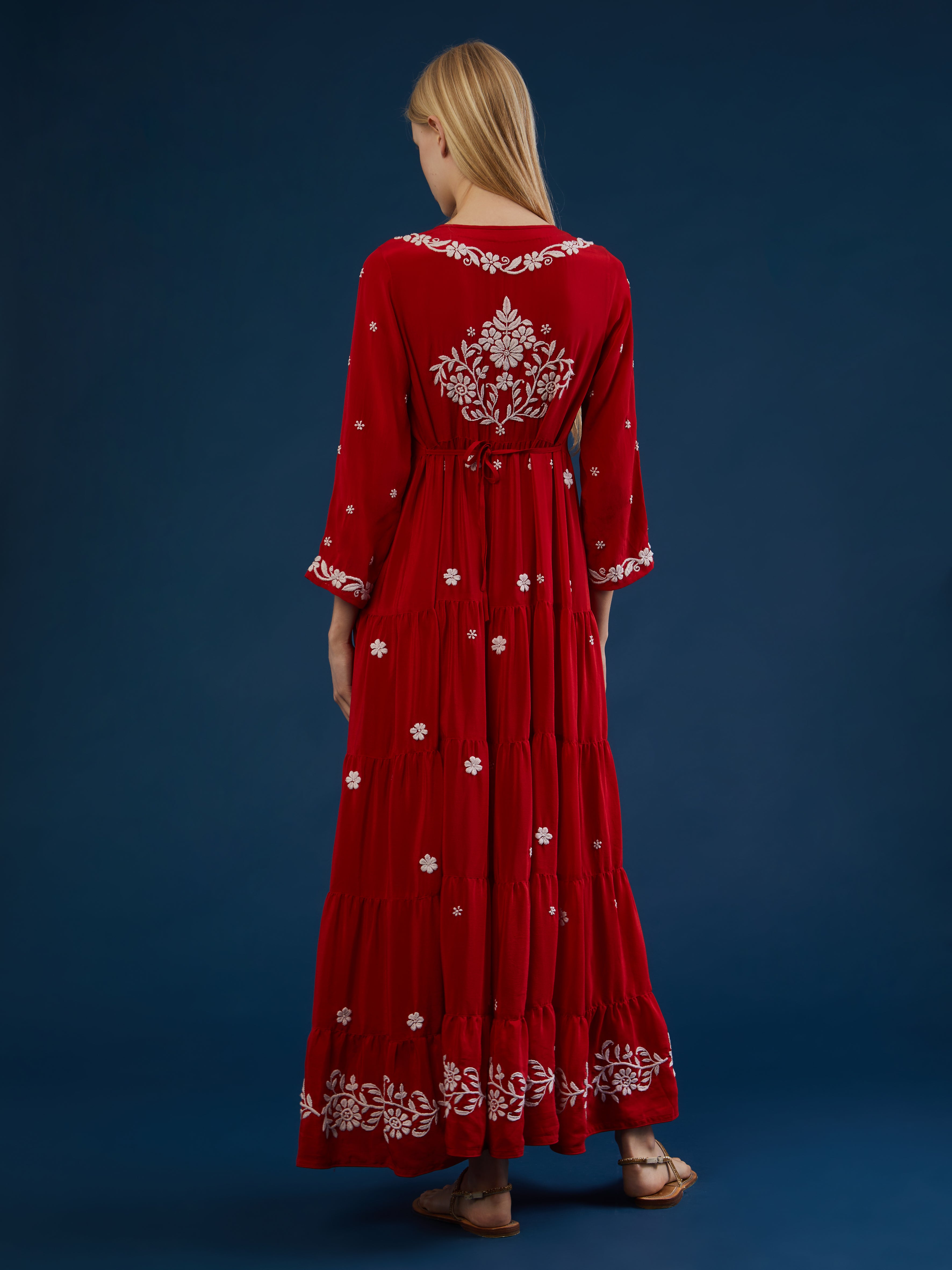 ETHICAL FASHION, CRAFTSMANSHIP, SUSTAINABLE FASHION, TRADITIONAL FASHION, ETHNIC FASHION, BOHEMIAN FASHION, MODA ETICA, MODA SOSTENIBILE, TECNICHE ARTIGIANALI, MODA TRADIZIONALE, MODA ETNICA, BOHEMIAN DRESS, MADE IN INDIA, HANDMADE IN INDIA, HANDEMBROIDERED, RICAMATO A MANO, CHIKANKARI, VELVET DRESS, SILK DRESS, EVENING DRESS, GOWN, MAXI DRESS, VESTITO DI VELLUTO, VESTITO DI SETA, VESTITO RICAMATO, ABITO DA SERA