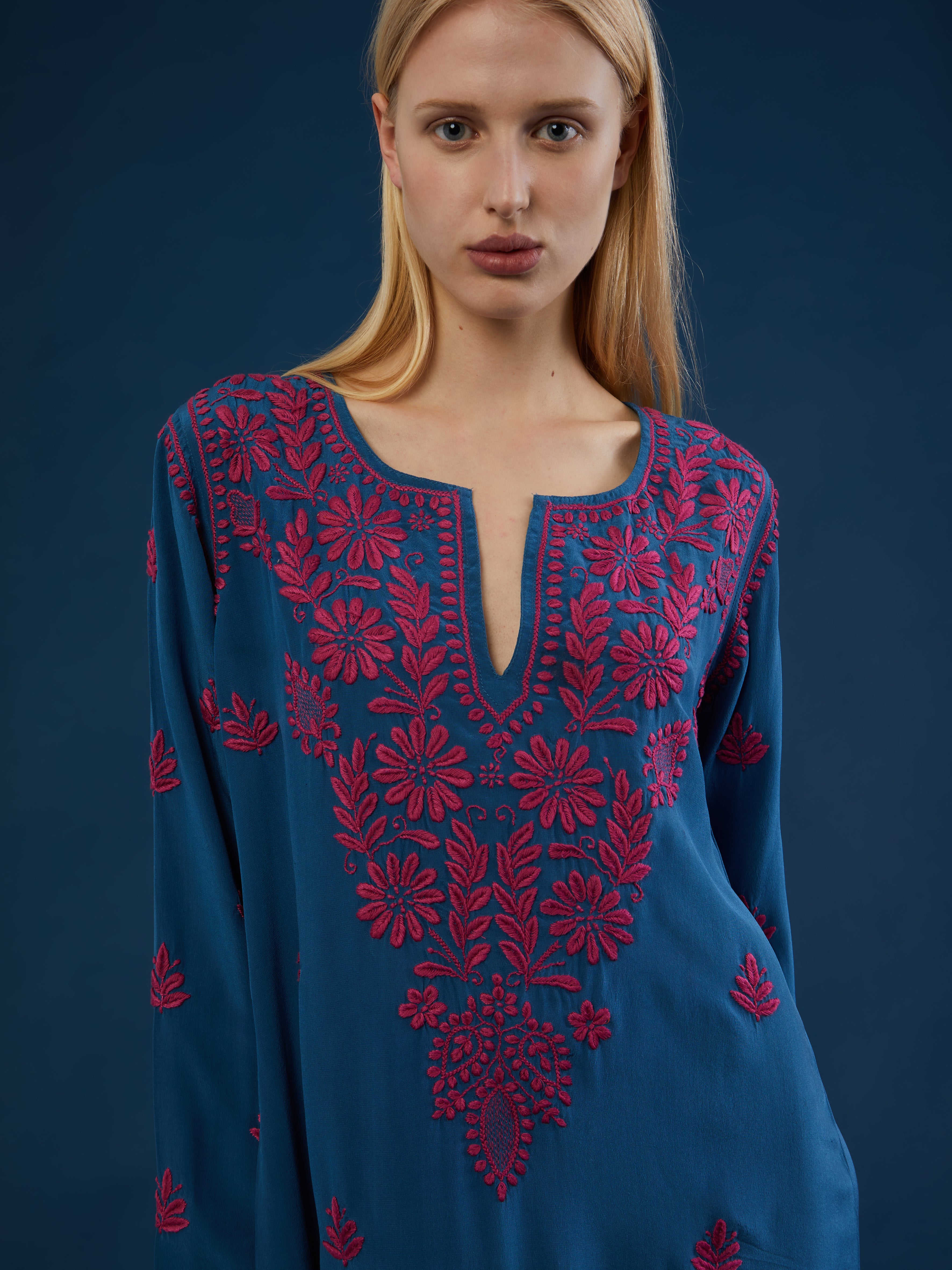 ETHICAL FASHION, CRAFTSMANSHIP, SUSTAINABLE FASHION, TRADITIONAL FASHION, ETHNIC FASHION, BOHEMIAN FASHION, MODA ETICA, MODA SOSTENIBILE, TECNICHE ARTIGIANALI, MODA TRADIZIONALE, MODA ETNICA, BOHEMIAN DRESS, MADE IN INDIA, HANDMADE IN INDIA, HANDEMBROIDERED, RICAMATO A MANO, CHIKANKARI, VELVET DRESS, SILK DRESS, EVENING DRESS, GOWN, MAXI DRESS, VESTITO DI VELLUTO, VESTITO DI SETA, VESTITO RICAMATO, ABITO DA SERA