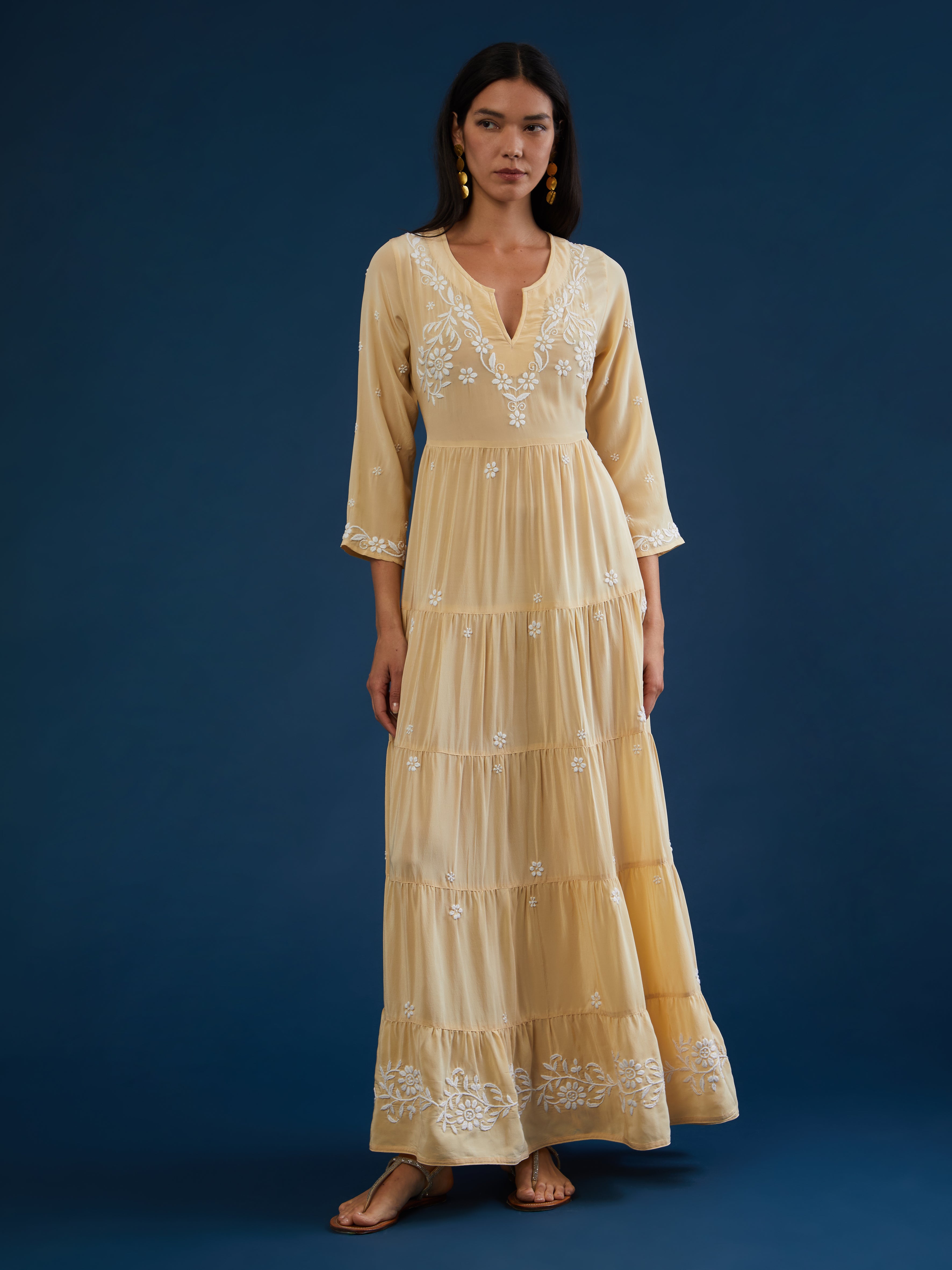 ETHICAL FASHION, CRAFTSMANSHIP, SUSTAINABLE FASHION, TRADITIONAL FASHION, ETHNIC FASHION, BOHEMIAN FASHION, MODA ETICA, MODA SOSTENIBILE, TECNICHE ARTIGIANALI, MODA TRADIZIONALE, MODA ETNICA, BOHEMIAN DRESS, MADE IN INDIA, HANDMADE IN INDIA, HANDEMBROIDERED, RICAMATO A MANO, CHIKANKARI, VELVET DRESS, SILK DRESS, EVENING DRESS, GOWN, MAXI DRESS, VESTITO DI VELLUTO, VESTITO DI SETA, VESTITO RICAMATO, ABITO DA SERA