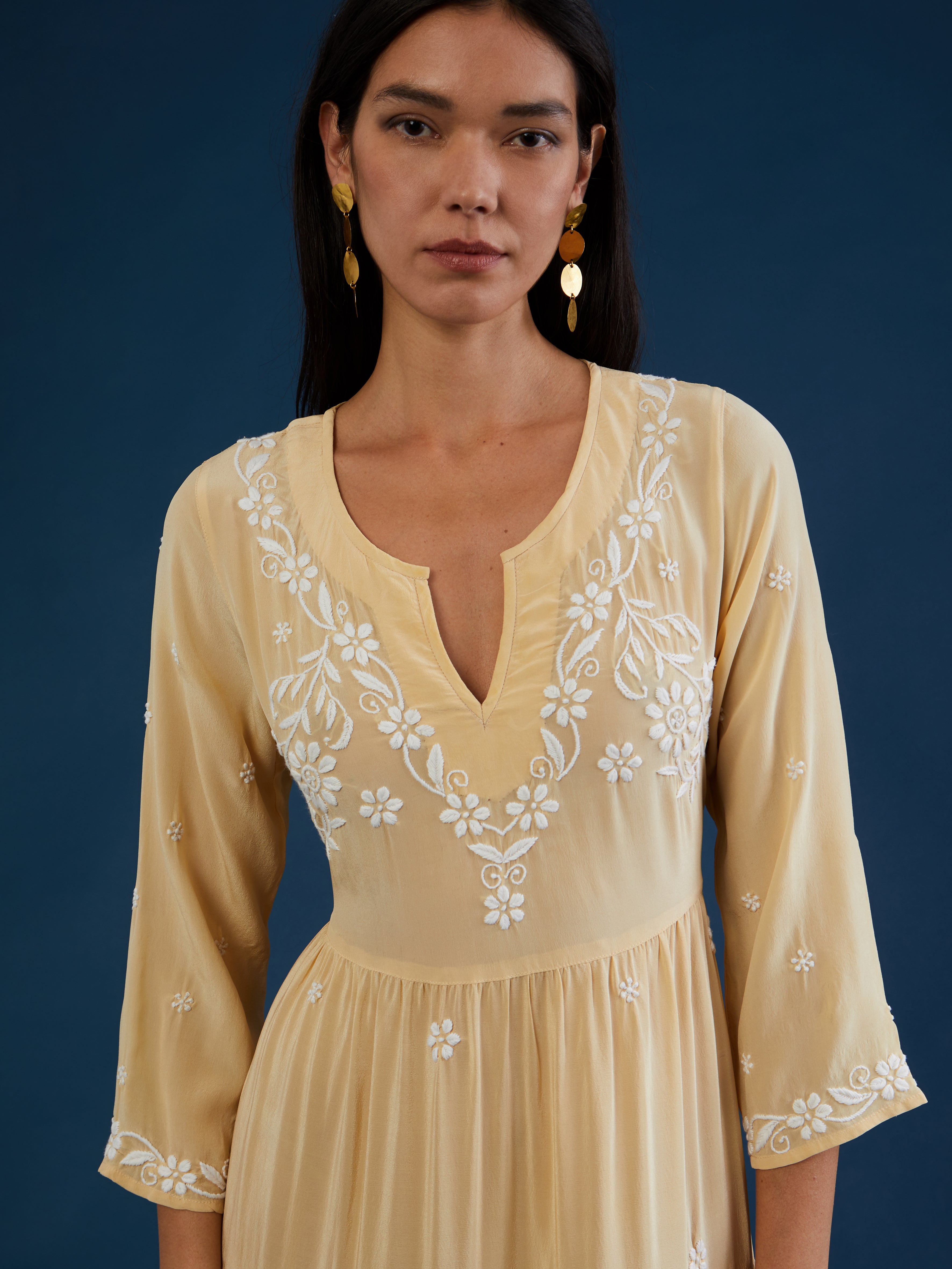ETHICAL FASHION, CRAFTSMANSHIP, SUSTAINABLE FASHION, TRADITIONAL FASHION, ETHNIC FASHION, BOHEMIAN FASHION, MODA ETICA, MODA SOSTENIBILE, TECNICHE ARTIGIANALI, MODA TRADIZIONALE, MODA ETNICA, BOHEMIAN DRESS, MADE IN INDIA, HANDMADE IN INDIA, HANDEMBROIDERED, RICAMATO A MANO, CHIKANKARI, VELVET DRESS, SILK DRESS, EVENING DRESS, GOWN, MAXI DRESS, VESTITO DI VELLUTO, VESTITO DI SETA, VESTITO RICAMATO, ABITO DA SERA