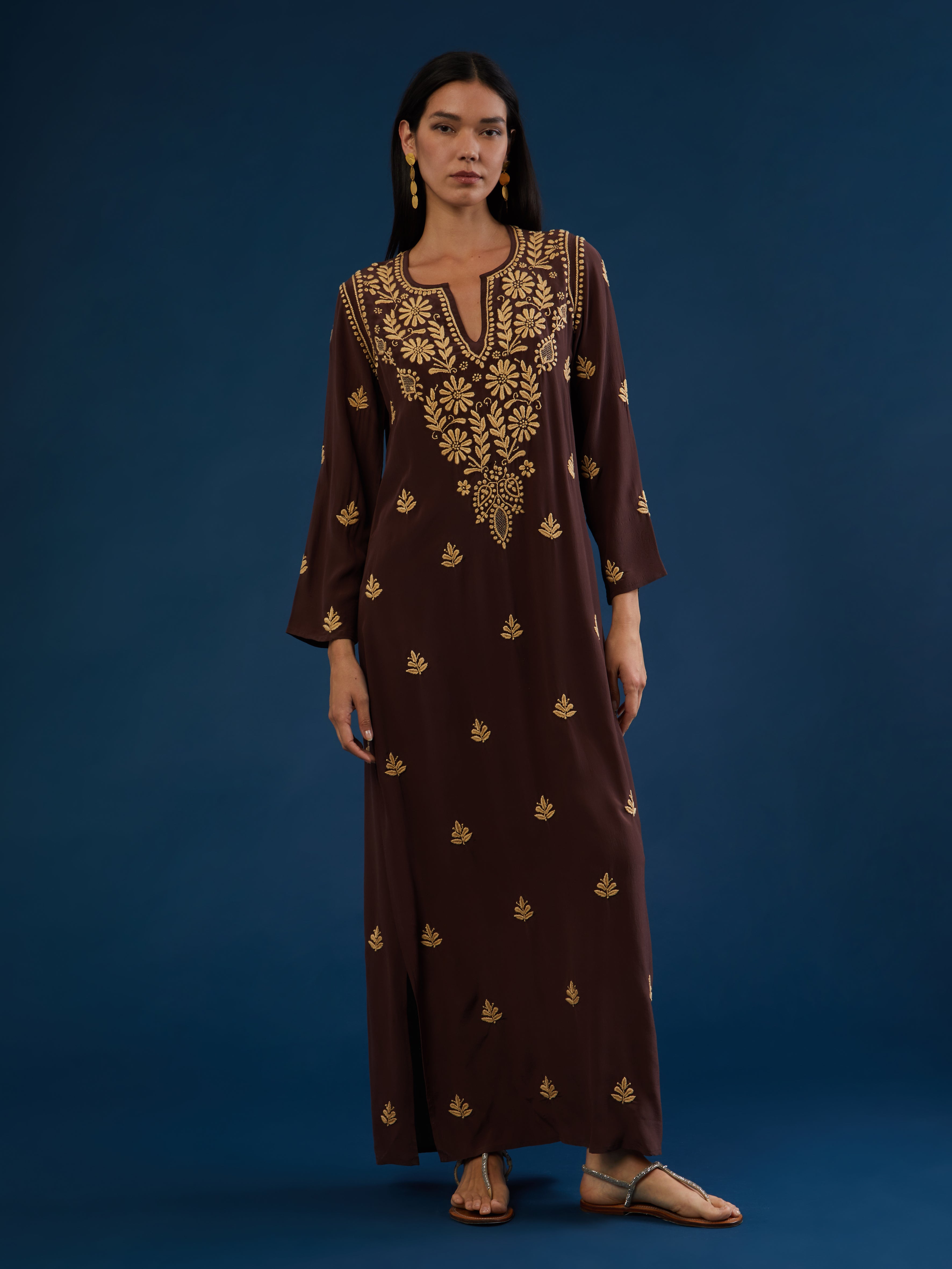 ETHICAL FASHION, CRAFTSMANSHIP, SUSTAINABLE FASHION, TRADITIONAL FASHION, ETHNIC FASHION, BOHEMIAN FASHION, MODA ETICA, MODA SOSTENIBILE, TECNICHE ARTIGIANALI, MODA TRADIZIONALE, MODA ETNICA, BOHEMIAN DRESS, MADE IN INDIA, HANDMADE IN INDIA, HANDEMBROIDERED, RICAMATO A MANO, CHIKANKARI, VELVET DRESS, SILK DRESS, EVENING DRESS, GOWN, MAXI DRESS, VESTITO DI VELLUTO, VESTITO DI SETA, VESTITO RICAMATO, ABITO DA SERA