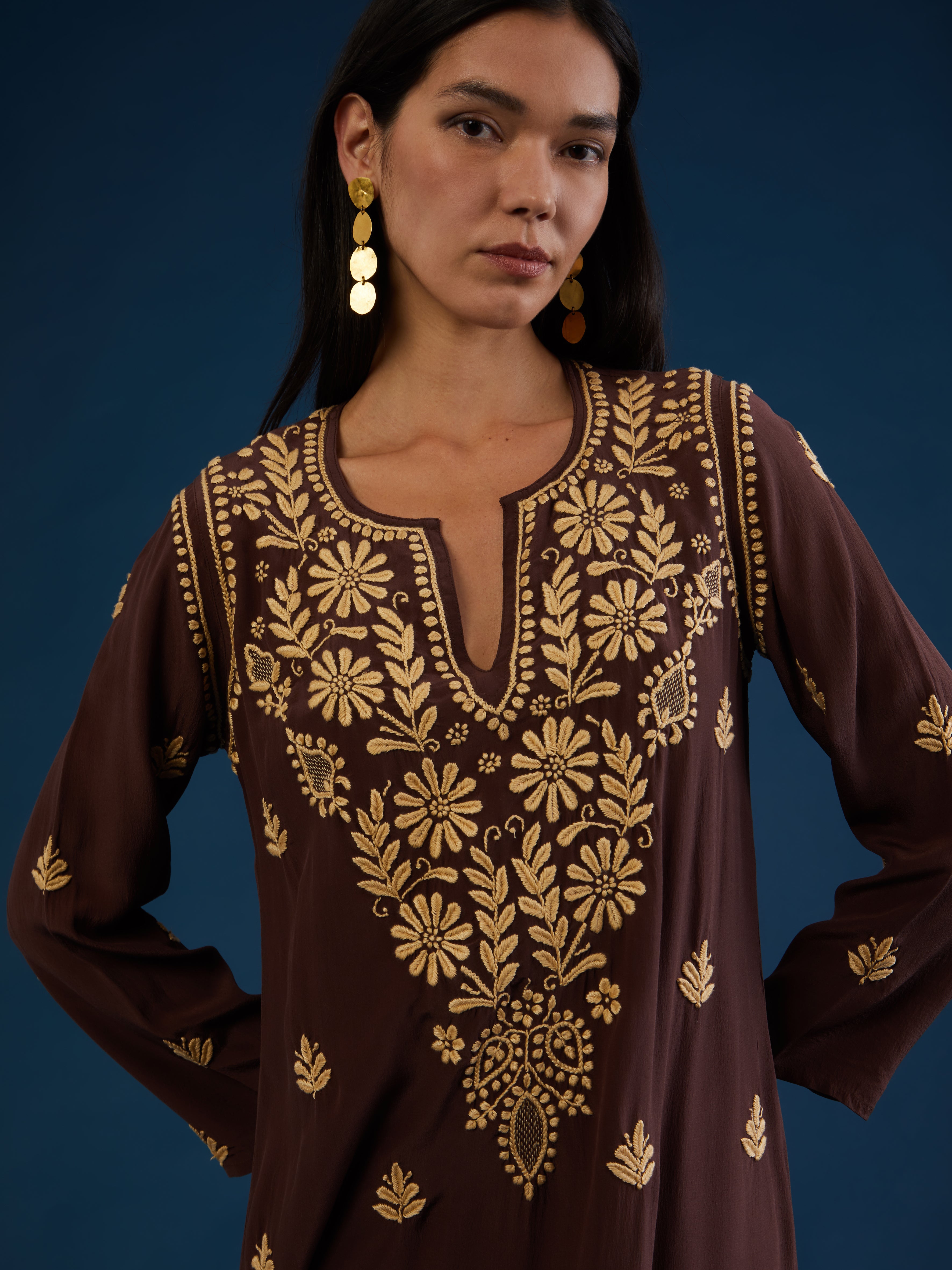 ETHICAL FASHION, CRAFTSMANSHIP, SUSTAINABLE FASHION, TRADITIONAL FASHION, ETHNIC FASHION, BOHEMIAN FASHION, MODA ETICA, MODA SOSTENIBILE, TECNICHE ARTIGIANALI, MODA TRADIZIONALE, MODA ETNICA, BOHEMIAN DRESS, MADE IN INDIA, HANDMADE IN INDIA, HANDEMBROIDERED, RICAMATO A MANO, CHIKANKARI, VELVET DRESS, SILK DRESS, EVENING DRESS, GOWN, MAXI DRESS, VESTITO DI VELLUTO, VESTITO DI SETA, VESTITO RICAMATO, ABITO DA SERA