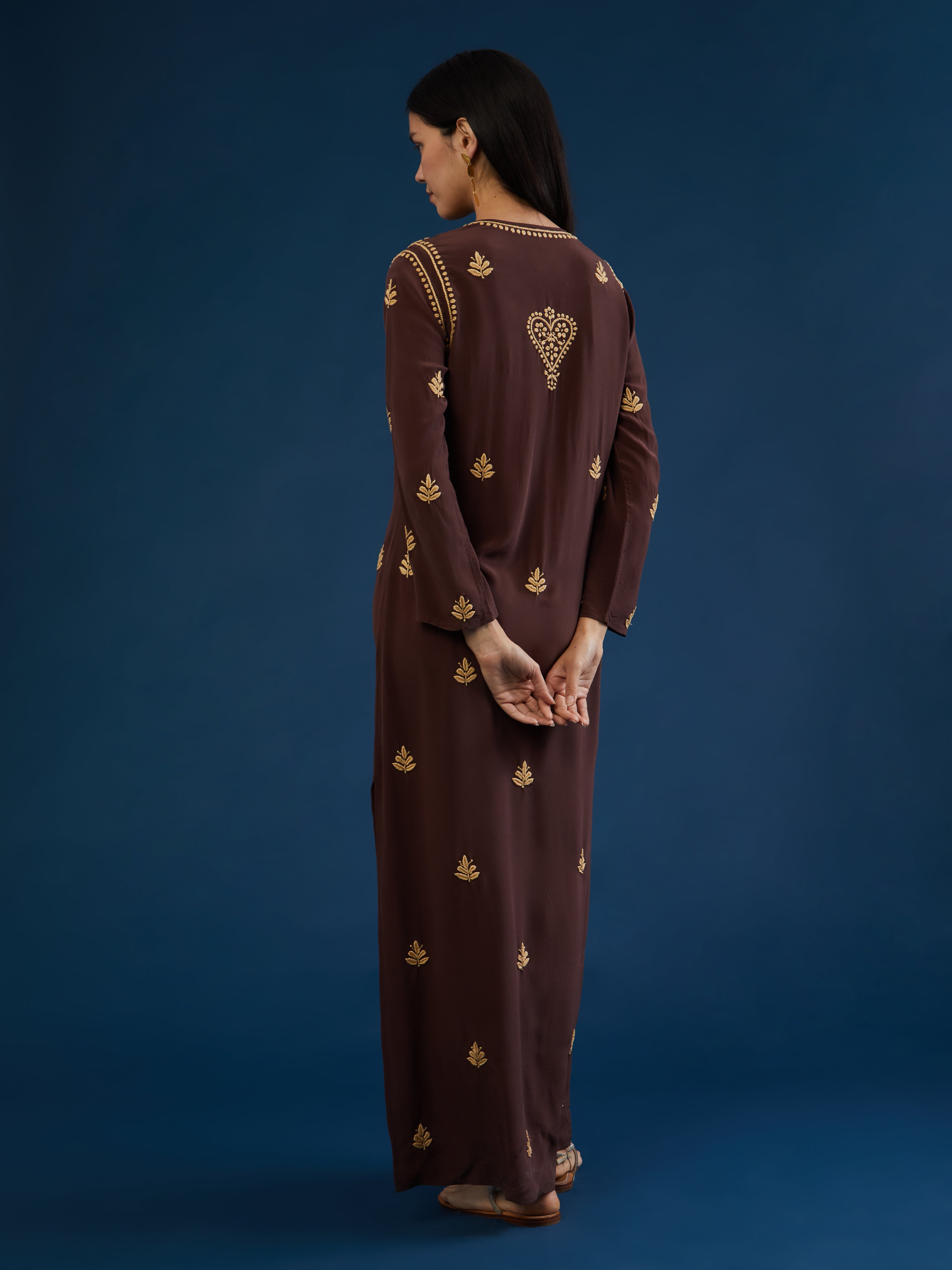 ETHICAL FASHION, CRAFTSMANSHIP, SUSTAINABLE FASHION, TRADITIONAL FASHION, ETHNIC FASHION, BOHEMIAN FASHION, MODA ETICA, MODA SOSTENIBILE, TECNICHE ARTIGIANALI, MODA TRADIZIONALE, MODA ETNICA, BOHEMIAN DRESS, MADE IN INDIA, HANDMADE IN INDIA, HANDEMBROIDERED, RICAMATO A MANO, CHIKANKARI, VELVET DRESS, SILK DRESS, EVENING DRESS, GOWN, MAXI DRESS, VESTITO DI VELLUTO, VESTITO DI SETA, VESTITO RICAMATO, ABITO DA SERA