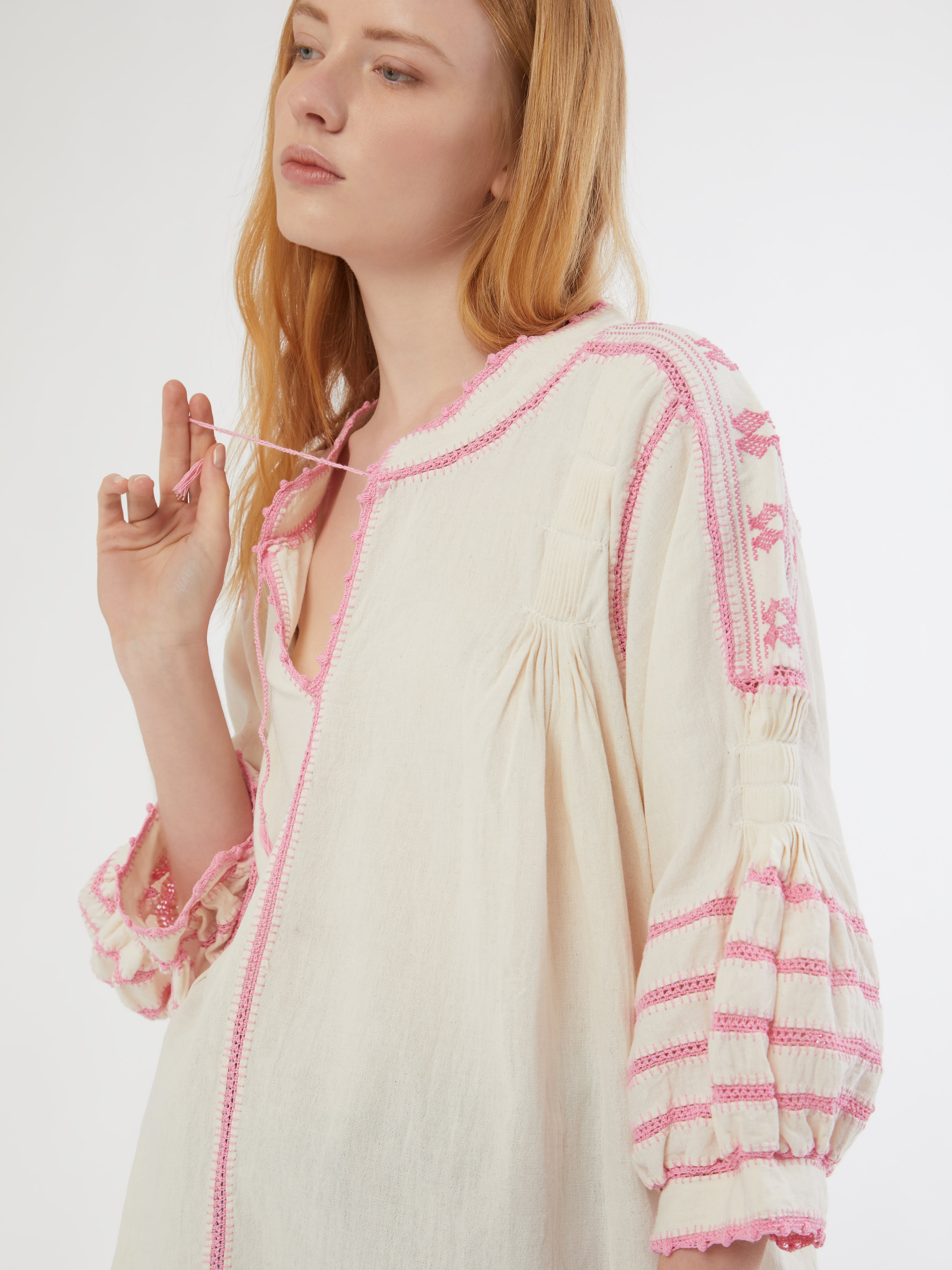 ETHICAL FASHION, CRAFTSMANSHIP, SUSTAINABLE FASHION, TRADITIONAL FASHION, ETHNIC FASHION, BOHEMIAN FASHION, MODA ETICA, MODA SOSTENIBILE, TECNICHE ARTIGIANALI, MODA TRADIZIONALE, MODA ETNICA, BOHEMIAN DRESS, MADE IN MEXICO, HANDMADE IN MEXICO, ZAPOTECA, RICAMATO A MANO, HAND ENBROIDERED, COLORFUL DRESS, RESORT WEAR, Tarahumara COMMUNITY, Chihuahua, EMPOWERING WOMEN, OXACA