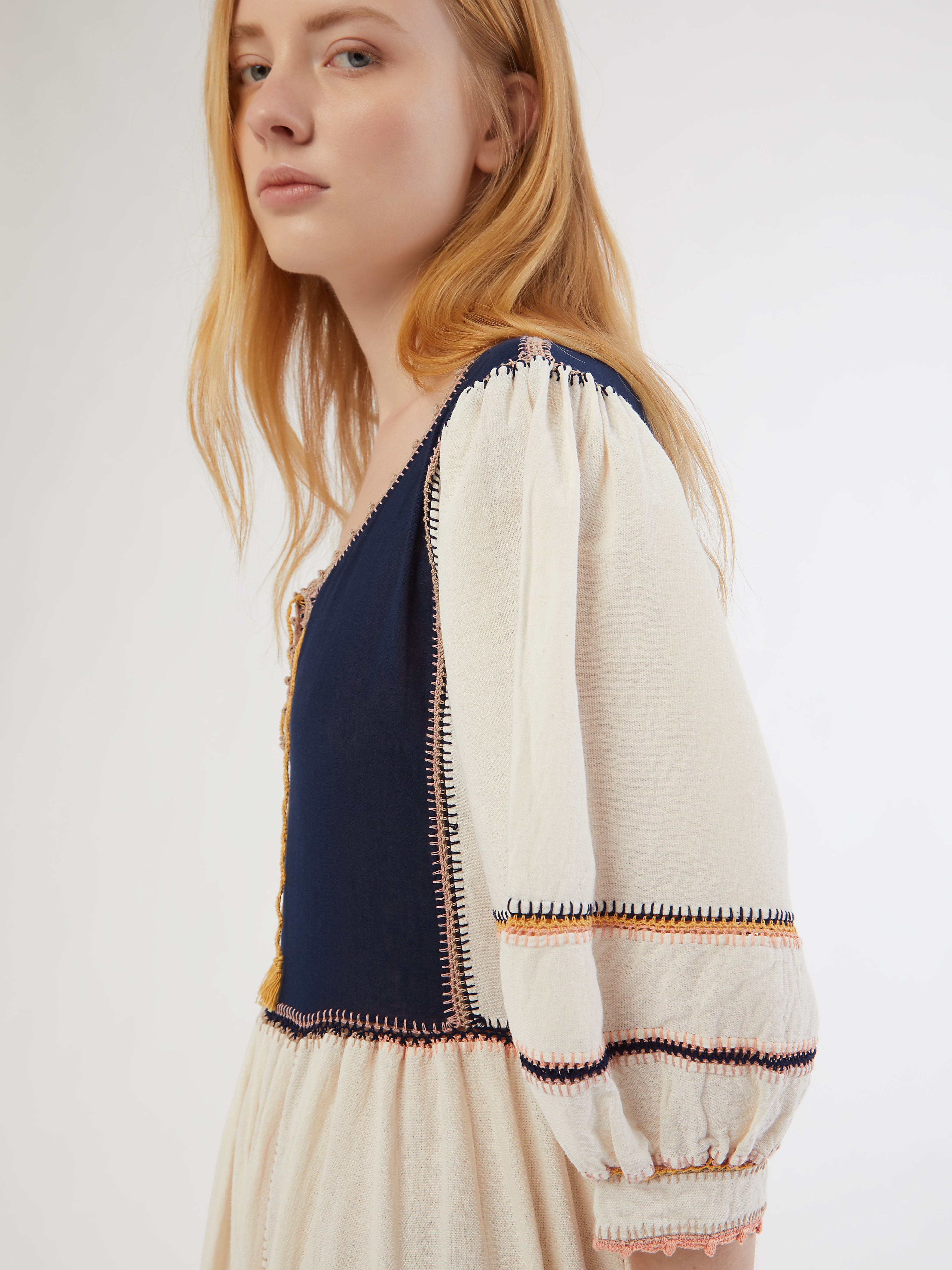 ETHICAL FASHION, CRAFTSMANSHIP, SUSTAINABLE FASHION, TRADITIONAL FASHION, ETHNIC FASHION, BOHEMIAN FASHION, MODA ETICA, MODA SOSTENIBILE, TECNICHE ARTIGIANALI, MODA TRADIZIONALE, MODA ETNICA, BOHEMIAN DRESS, MADE IN MEXICO, HANDMADE IN MEXICO, ZAPOTECA, RICAMATO A MANO, HAND ENBROIDERED, COLORFUL DRESS, RESORT WEAR, Tarahumara COMMUNITY, Chihuahua, EMPOWERING WOMEN, OXACA