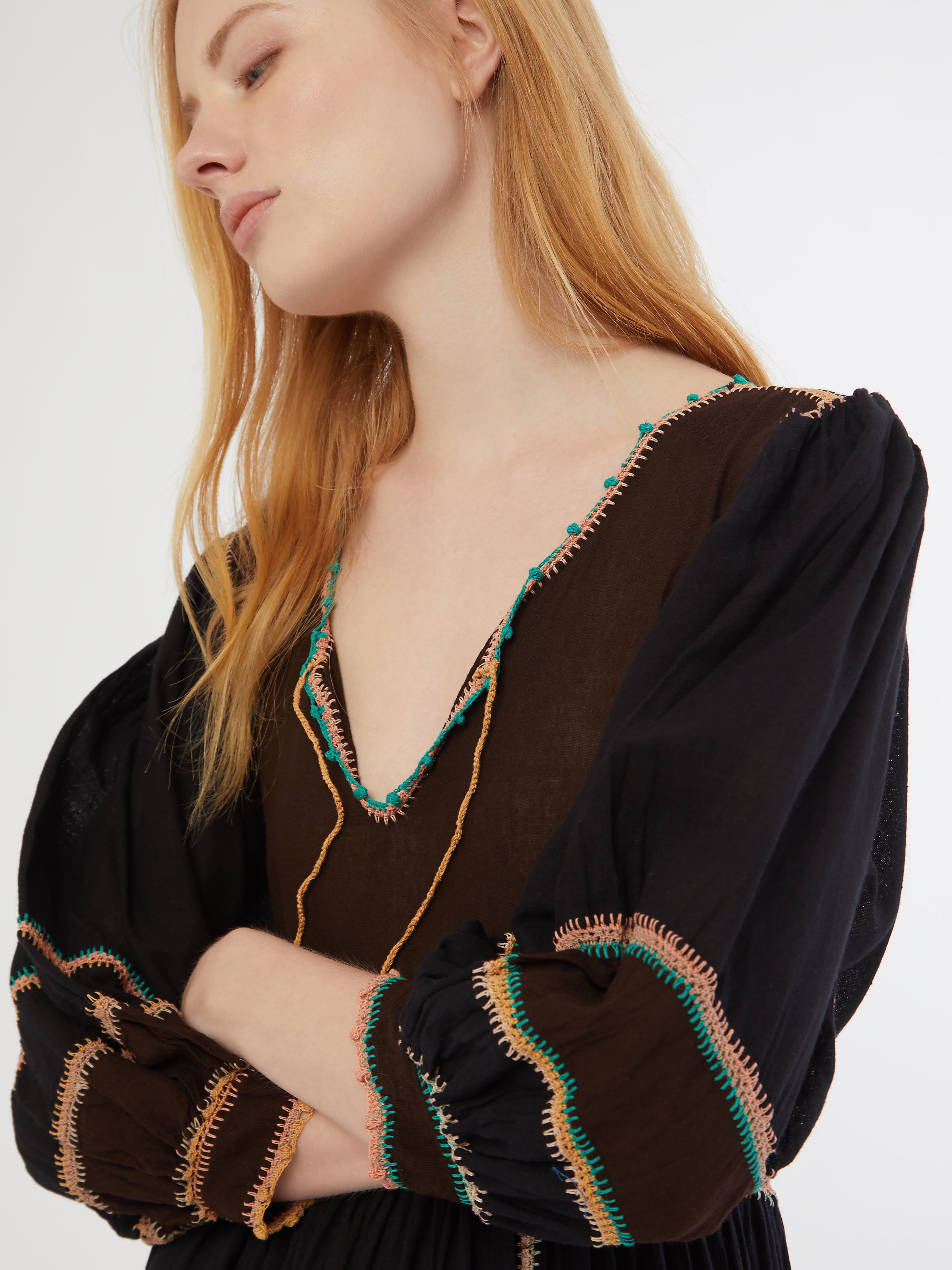 ETHICAL FASHION, CRAFTSMANSHIP, SUSTAINABLE FASHION, TRADITIONAL FASHION, ETHNIC FASHION, BOHEMIAN FASHION, MODA ETICA, MODA SOSTENIBILE, TECNICHE ARTIGIANALI, MODA TRADIZIONALE, MODA ETNICA, BOHEMIAN DRESS, MADE IN MEXICO, HANDMADE IN MEXICO, ZAPOTECA, RICAMATO A MANO, HAND ENBROIDERED, COLORFUL DRESS, RESORT WEAR, Tarahumara COMMUNITY, Chihuahua, EMPOWERING WOMEN, OXACA