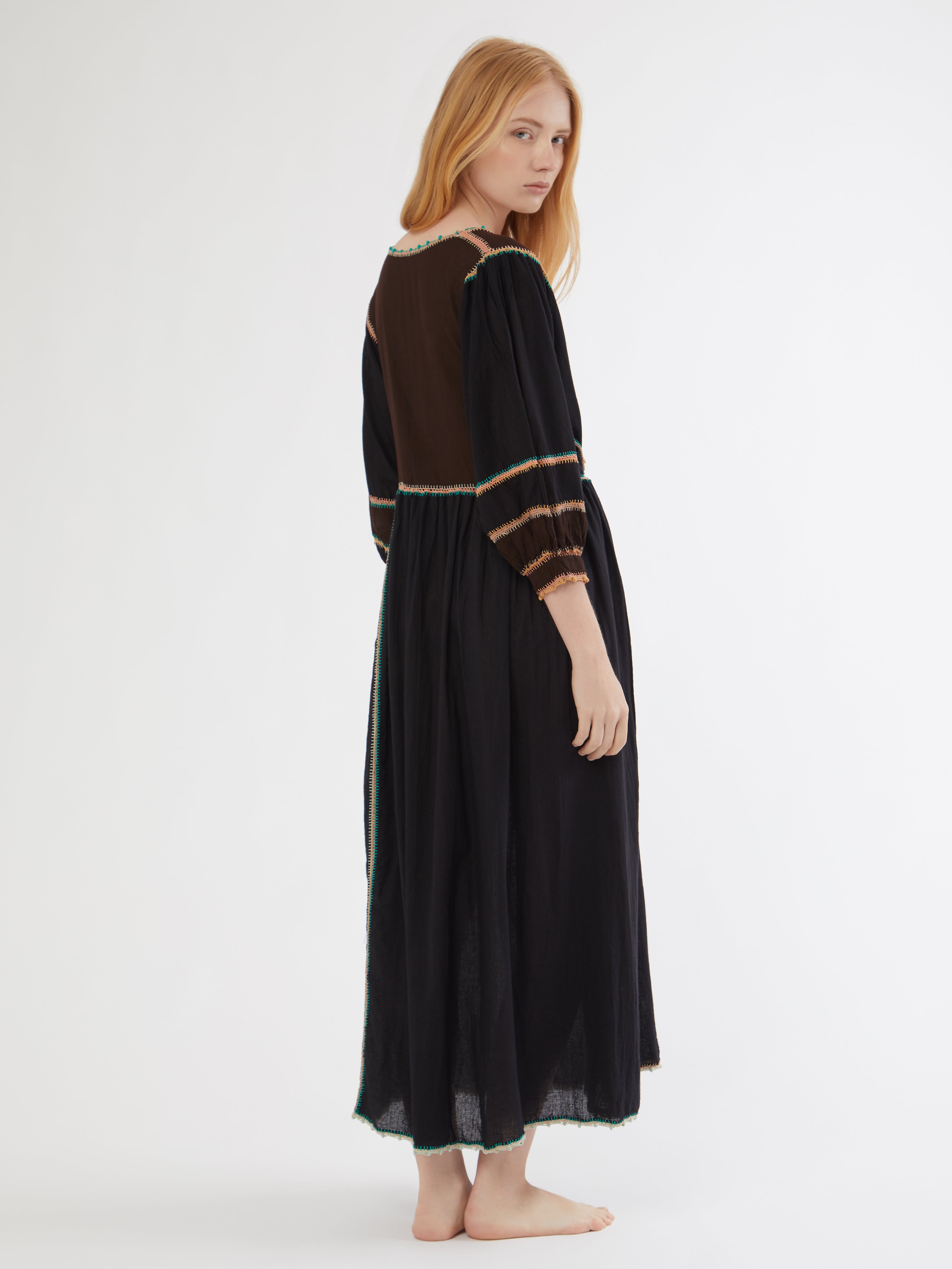 ETHICAL FASHION, CRAFTSMANSHIP, SUSTAINABLE FASHION, TRADITIONAL FASHION, ETHNIC FASHION, BOHEMIAN FASHION, MODA ETICA, MODA SOSTENIBILE, TECNICHE ARTIGIANALI, MODA TRADIZIONALE, MODA ETNICA, BOHEMIAN DRESS, MADE IN MEXICO, HANDMADE IN MEXICO, ZAPOTECA, RICAMATO A MANO, HAND ENBROIDERED, COLORFUL DRESS, RESORT WEAR, Tarahumara COMMUNITY, Chihuahua, EMPOWERING WOMEN, OXACA