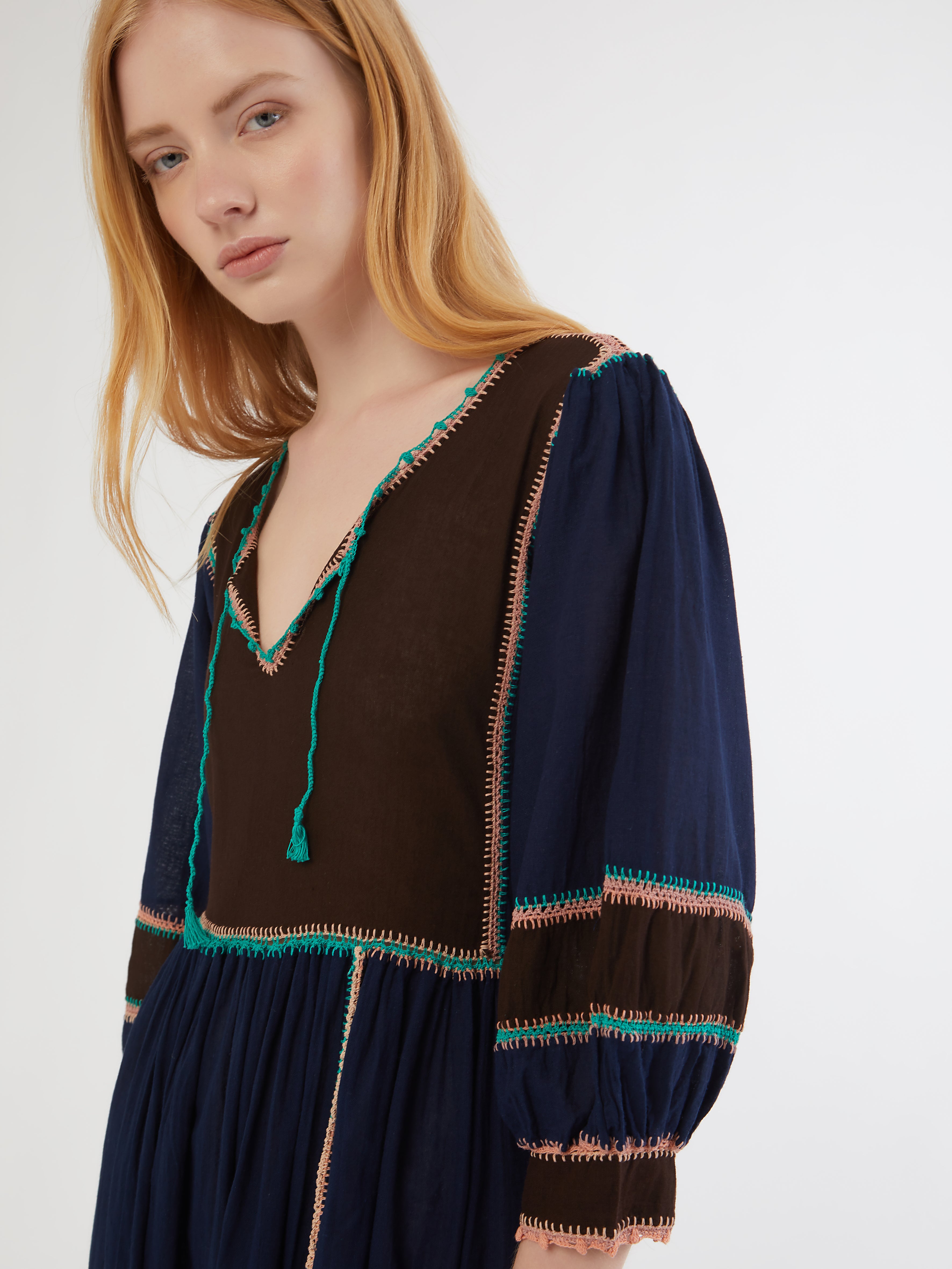 ETHICAL FASHION, CRAFTSMANSHIP, SUSTAINABLE FASHION, TRADITIONAL FASHION, ETHNIC FASHION, BOHEMIAN FASHION, MODA ETICA, MODA SOSTENIBILE, TECNICHE ARTIGIANALI, MODA TRADIZIONALE, MODA ETNICA, BOHEMIAN DRESS, MADE IN MEXICO, HANDMADE IN MEXICO, ZAPOTECA, RICAMATO A MANO, HAND ENBROIDERED, COLORFUL DRESS, RESORT WEAR, Tarahumara COMMUNITY, Chihuahua, EMPOWERING WOMEN, OXACA