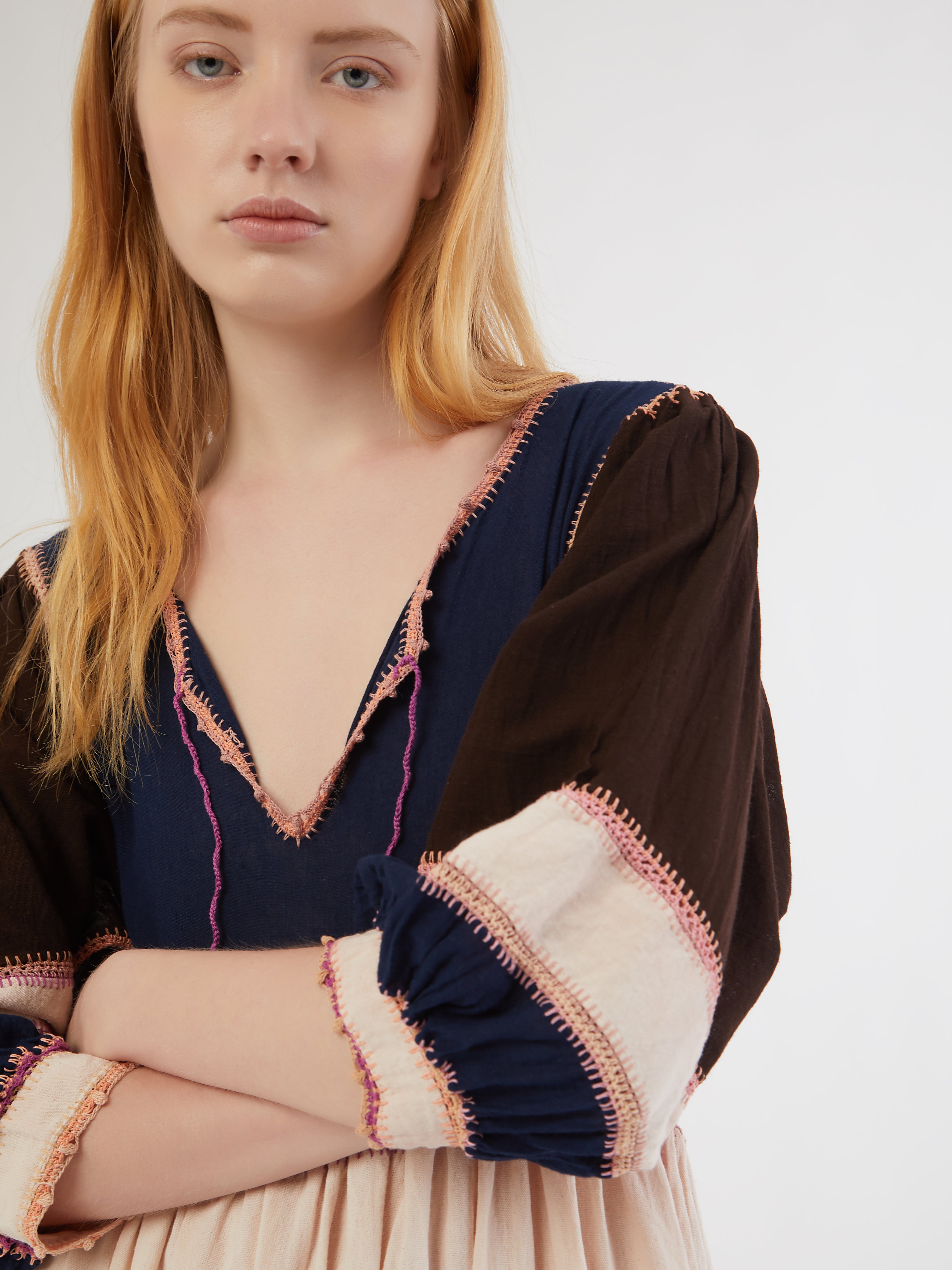 ETHICAL FASHION, CRAFTSMANSHIP, SUSTAINABLE FASHION, TRADITIONAL FASHION, ETHNIC FASHION, BOHEMIAN FASHION, MODA ETICA, MODA SOSTENIBILE, TECNICHE ARTIGIANALI, MODA TRADIZIONALE, MODA ETNICA, BOHEMIAN DRESS, MADE IN MEXICO, HANDMADE IN MEXICO, ZAPOTECA, RICAMATO A MANO, HAND ENBROIDERED, COLORFUL DRESS, RESORT WEAR, Tarahumara COMMUNITY, Chihuahua, EMPOWERING WOMEN, OXACA